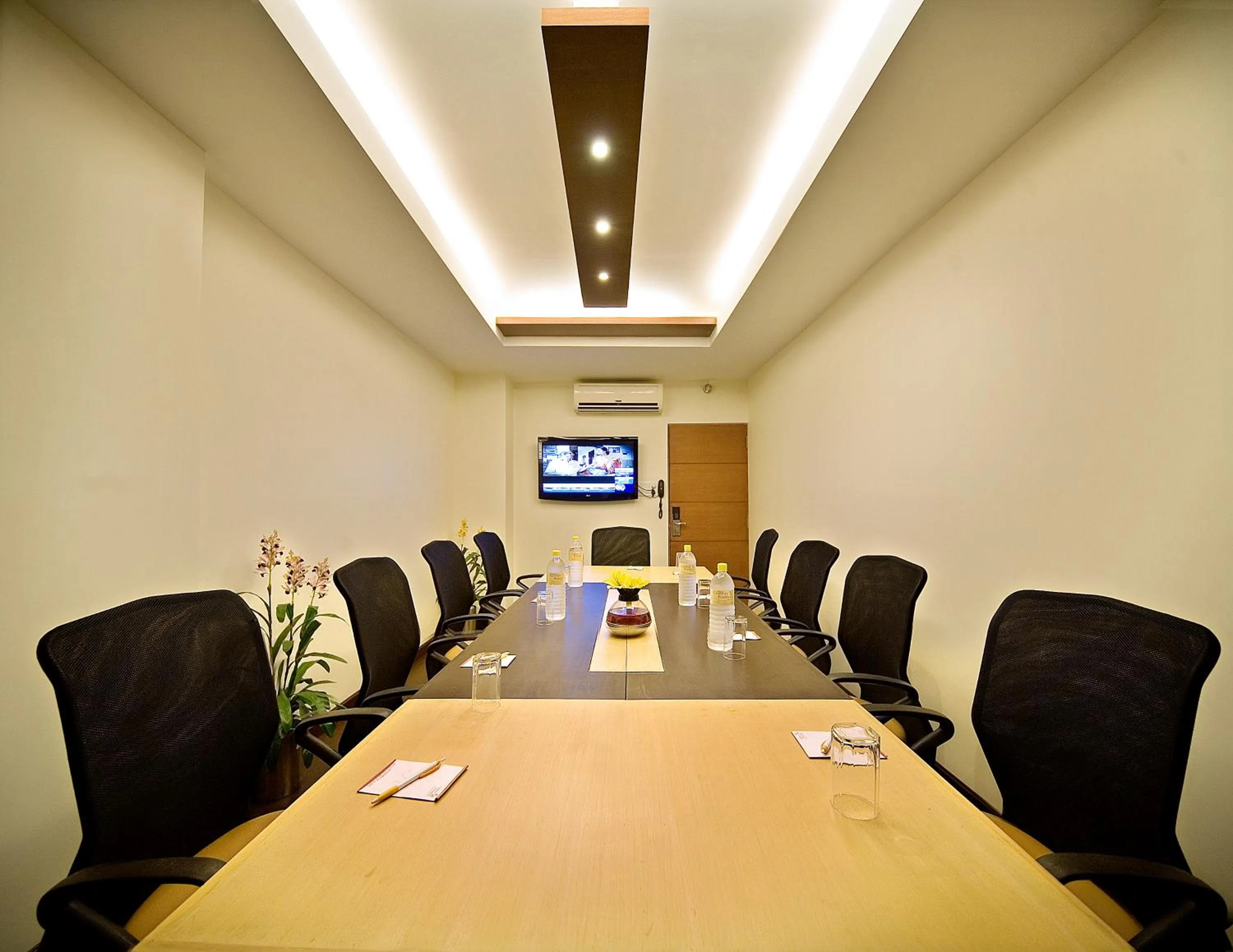 Meeting/conference room in Pride Biznotel Alkapuri Near Vadodara Airport