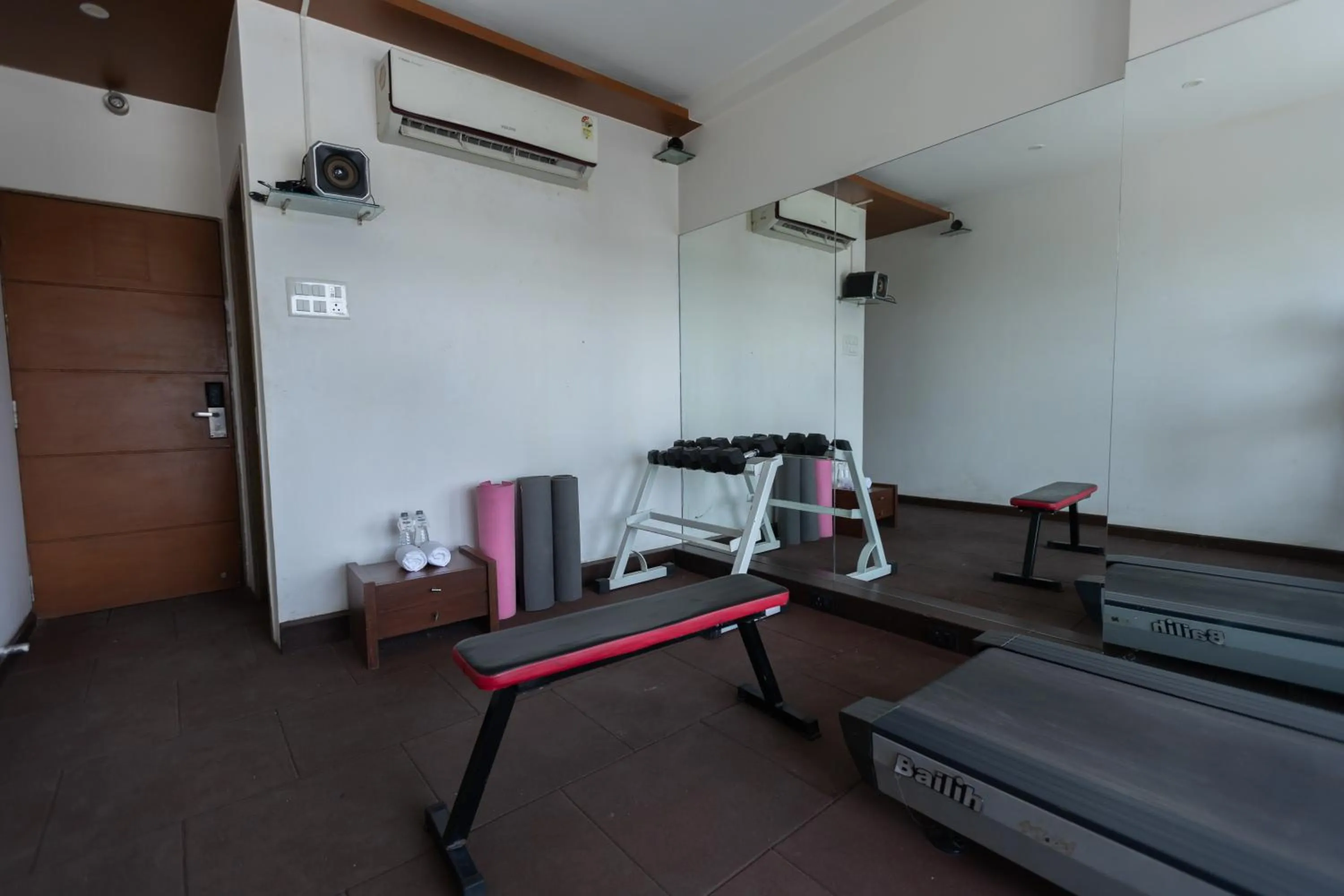 Pride Biznotel Alkapuri Near Vadodara Airport