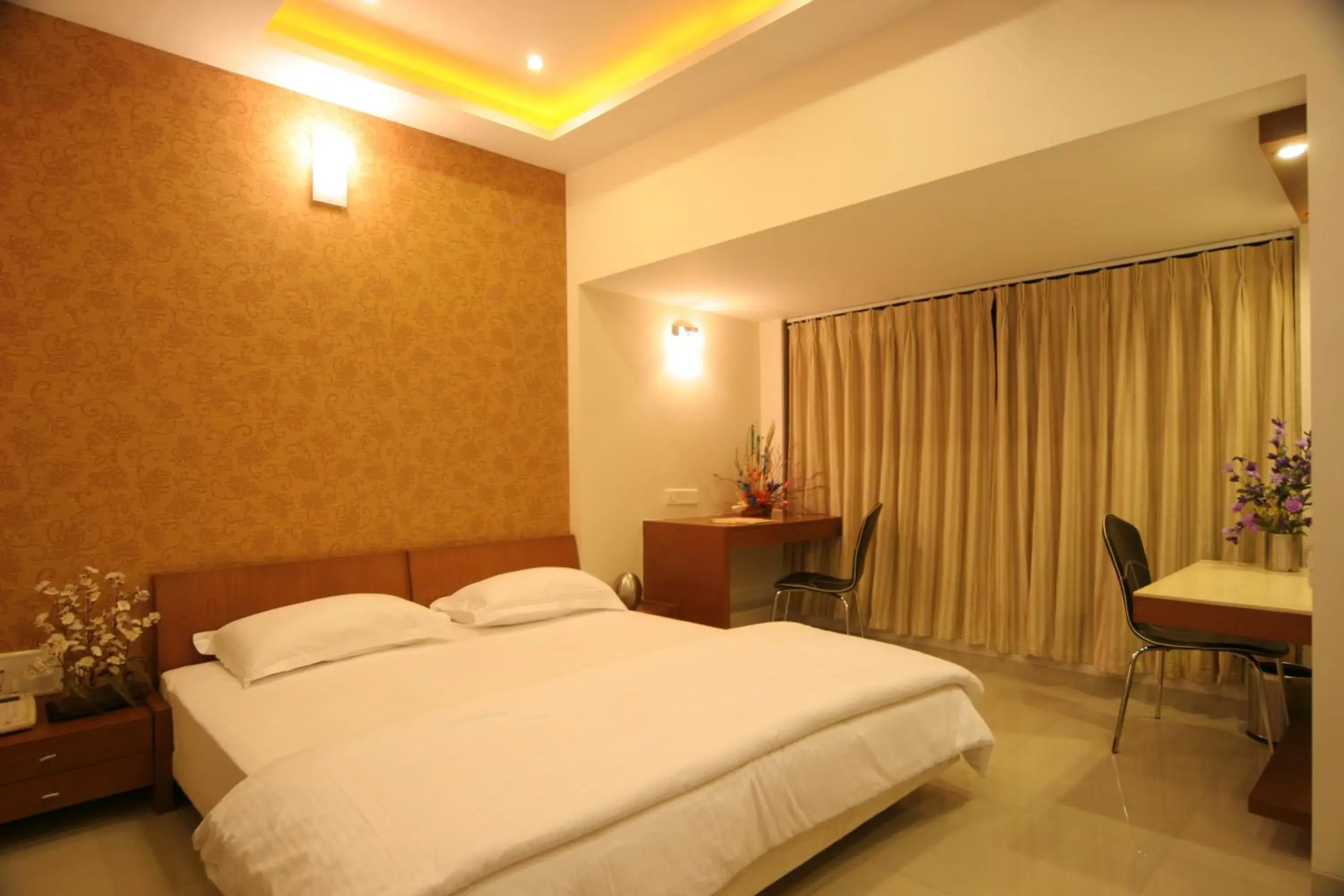 Premium Room in Pride Biznotel Alkapuri Near Vadodara Airport Premium Room in Pride Biznotel Alkapuri Near Vadodara Airport