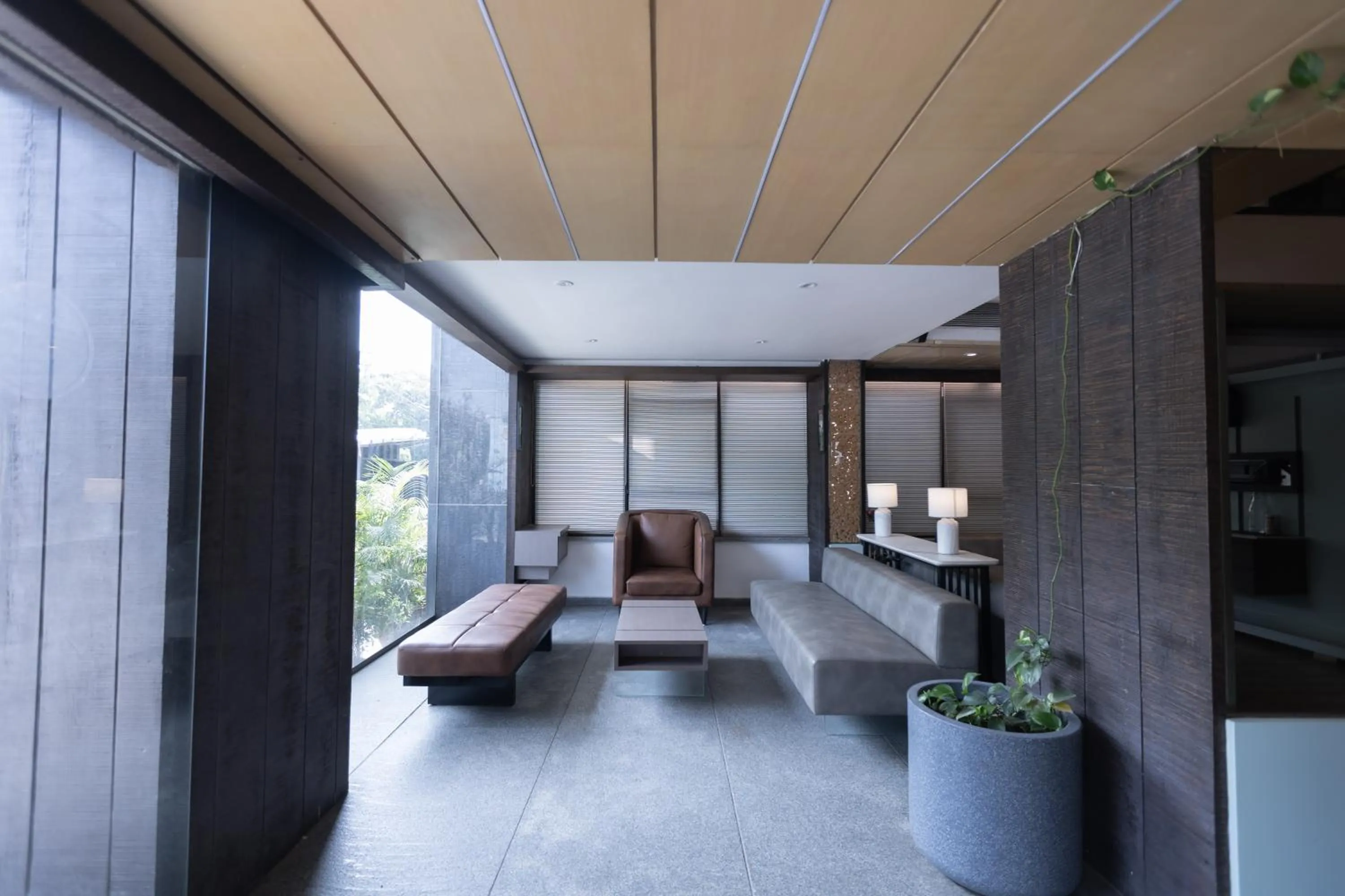 Pride Biznotel Alkapuri Near Vadodara Airport