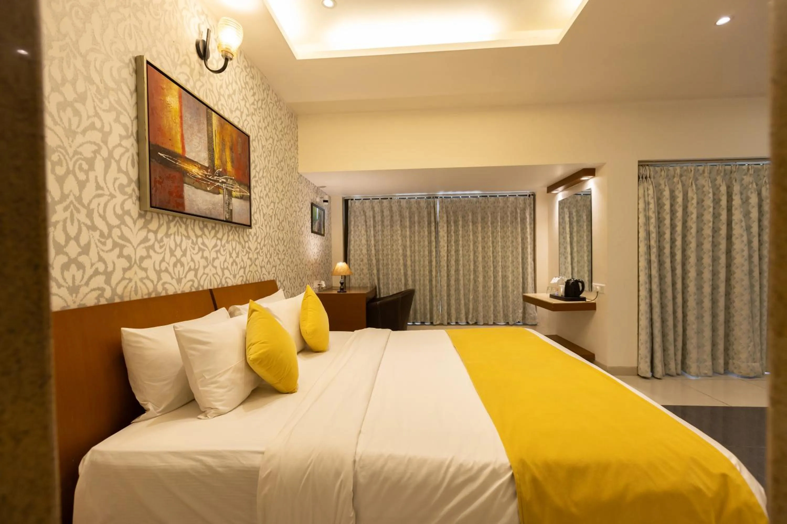 Bed in Pride Biznotel Alkapuri Near Vadodara Airport