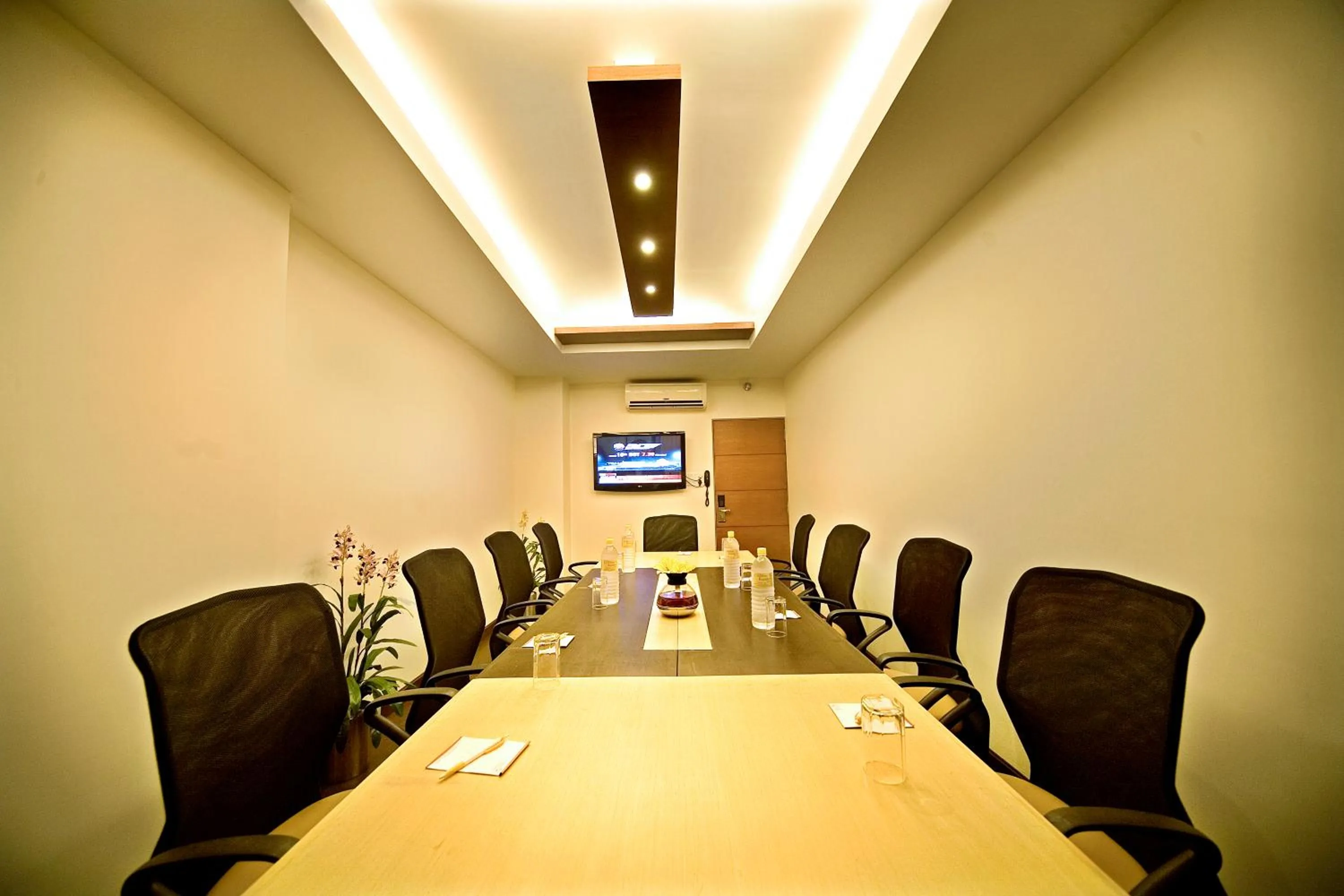 Meeting/conference room in Pride Biznotel Alkapuri Near Vadodara Airport