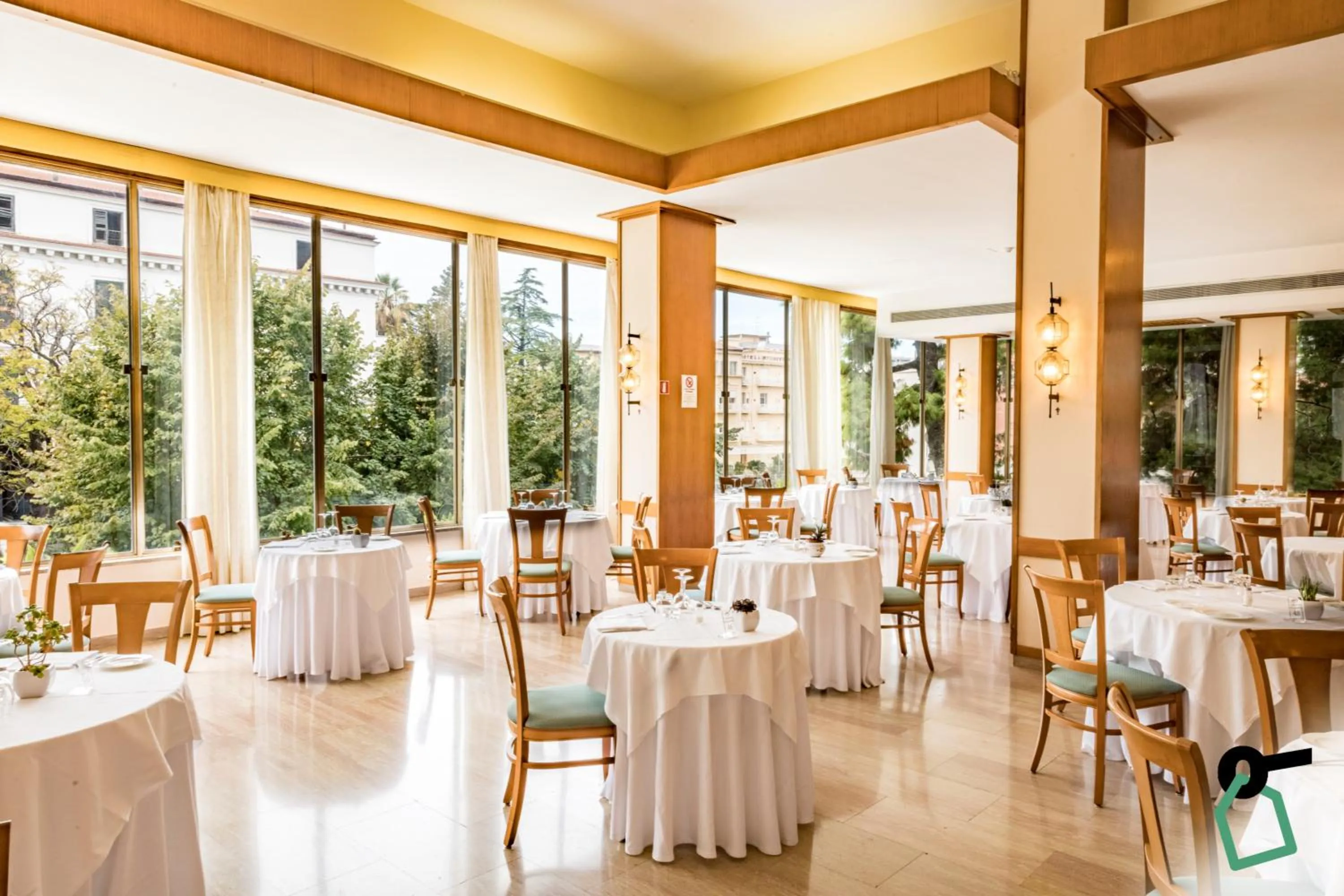 Restaurant/places to eat in HOTIDAY Room Collection - Sorrento