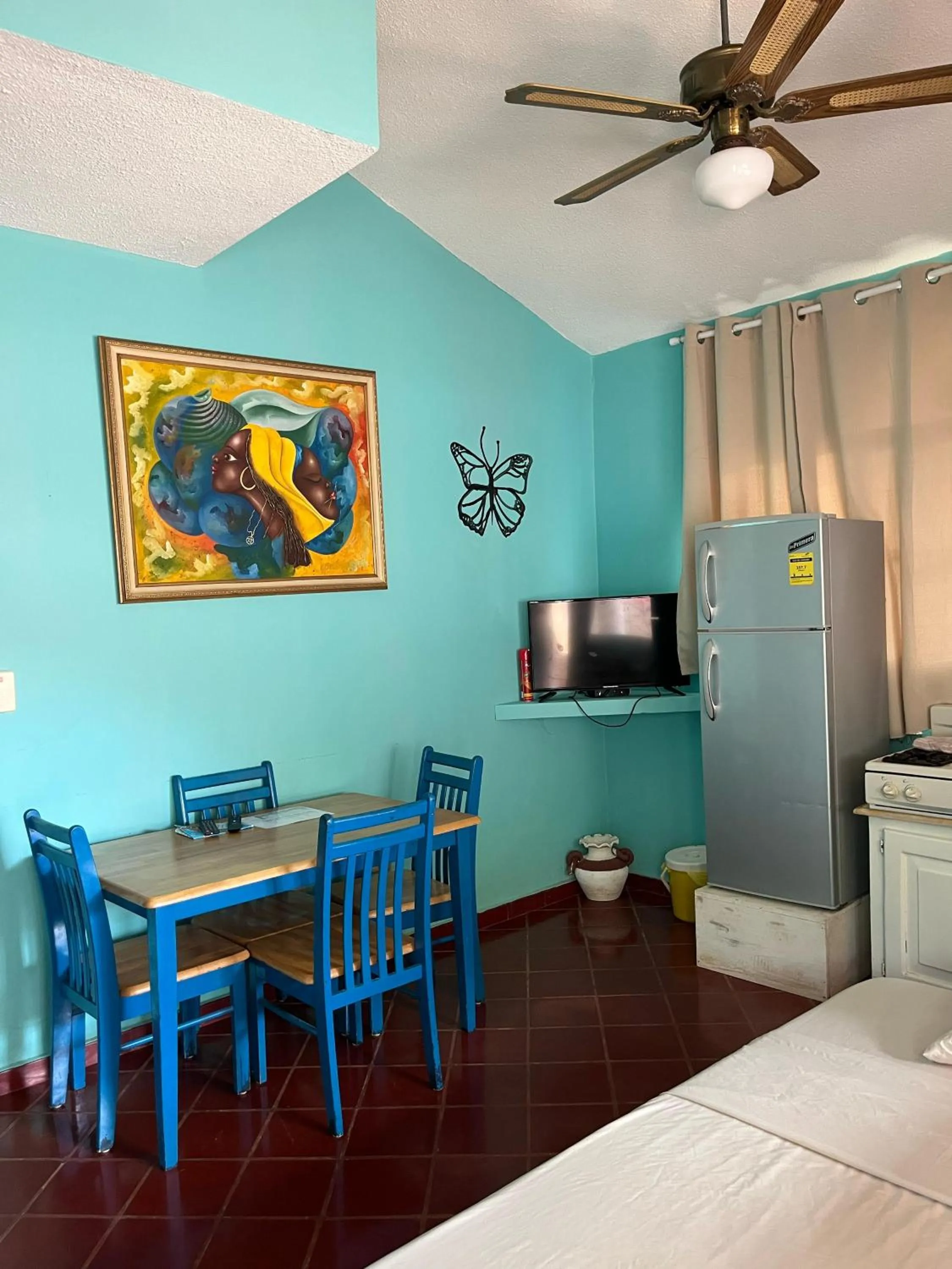 TV and multimedia in PLAYA BLANCA BED AND BREAKFAST