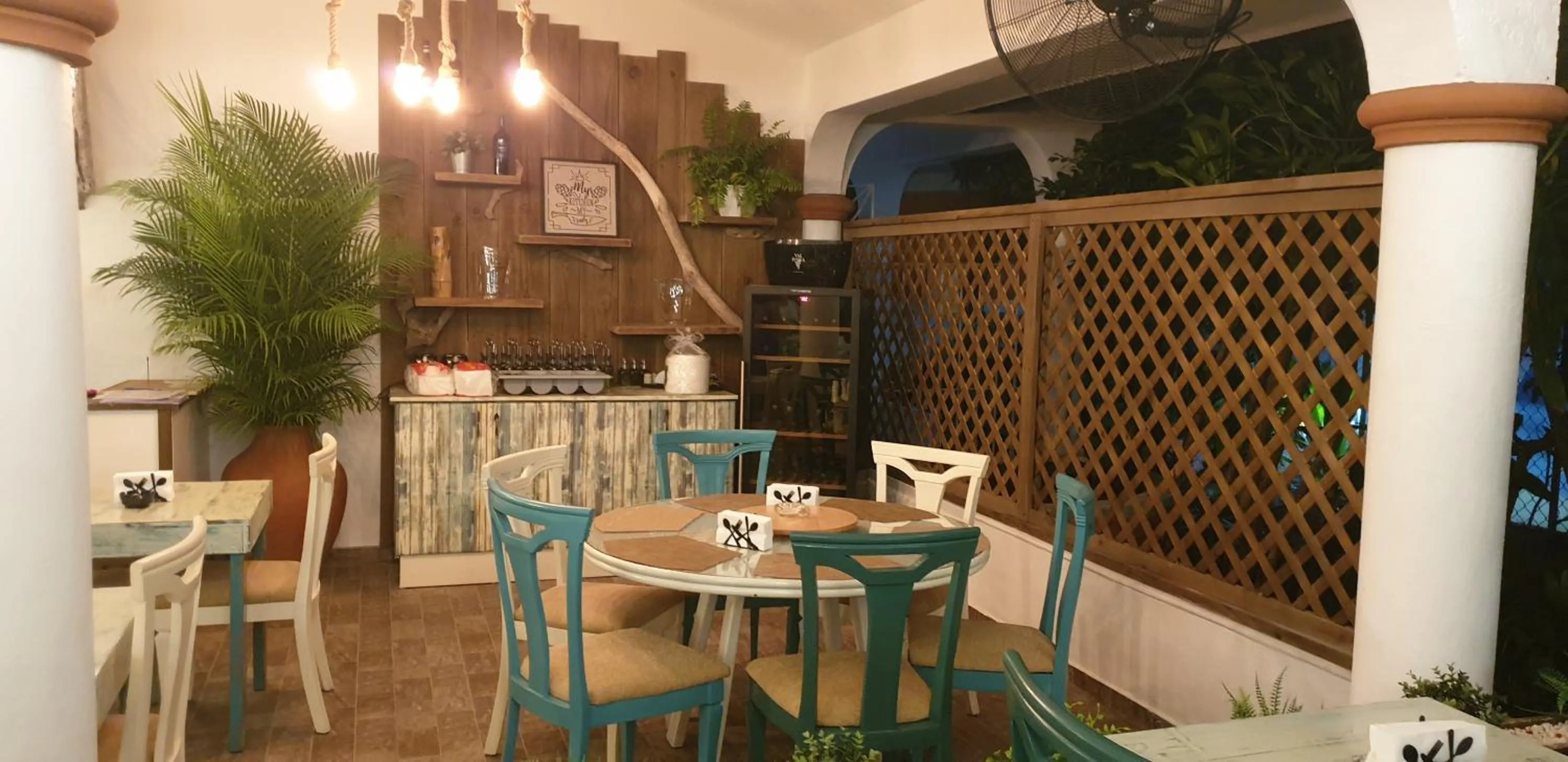 Restaurant/places to eat in PLAYA BLANCA BED AND BREAKFAST