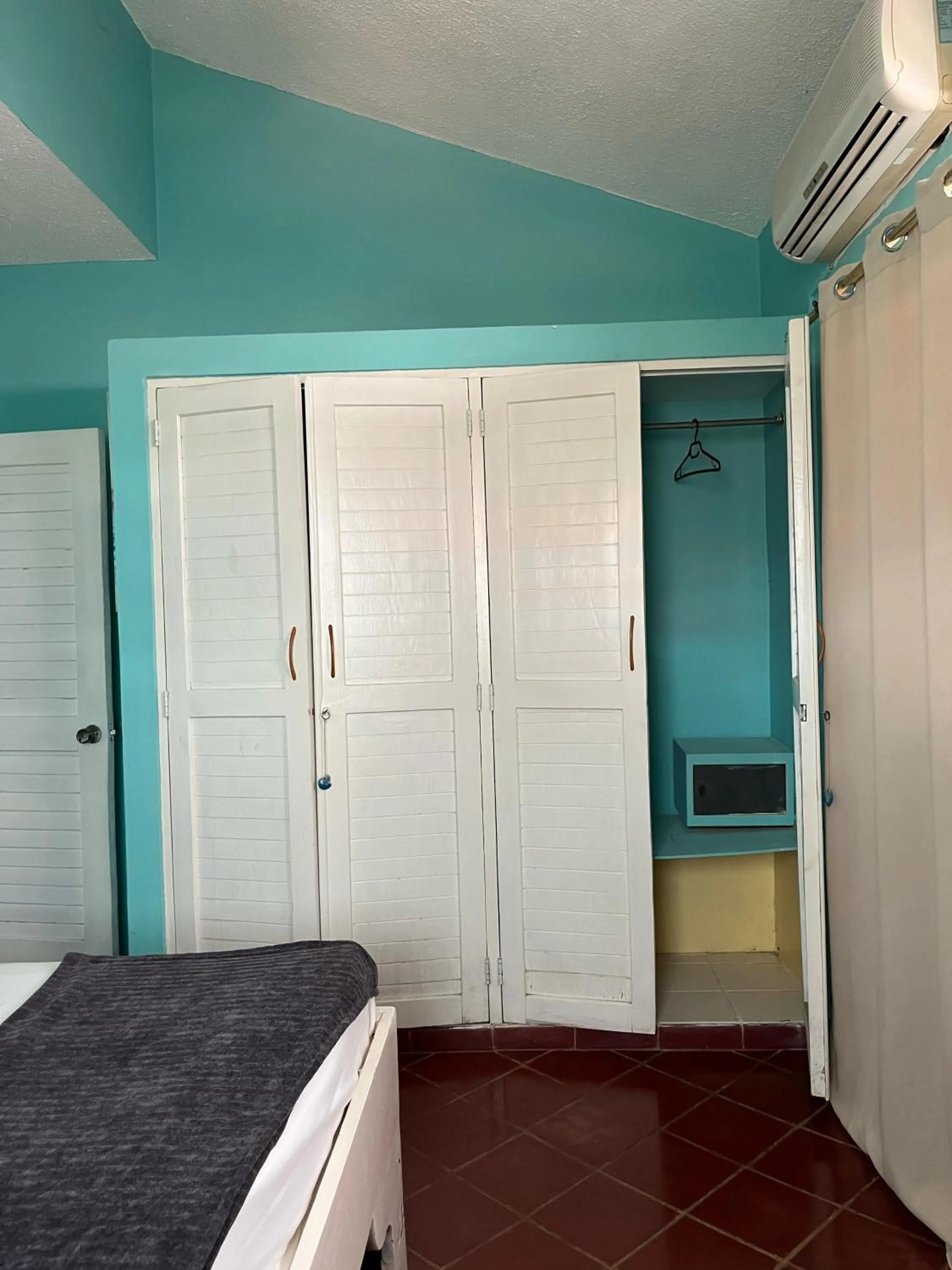 safe, Bed in PLAYA BLANCA BED AND BREAKFAST