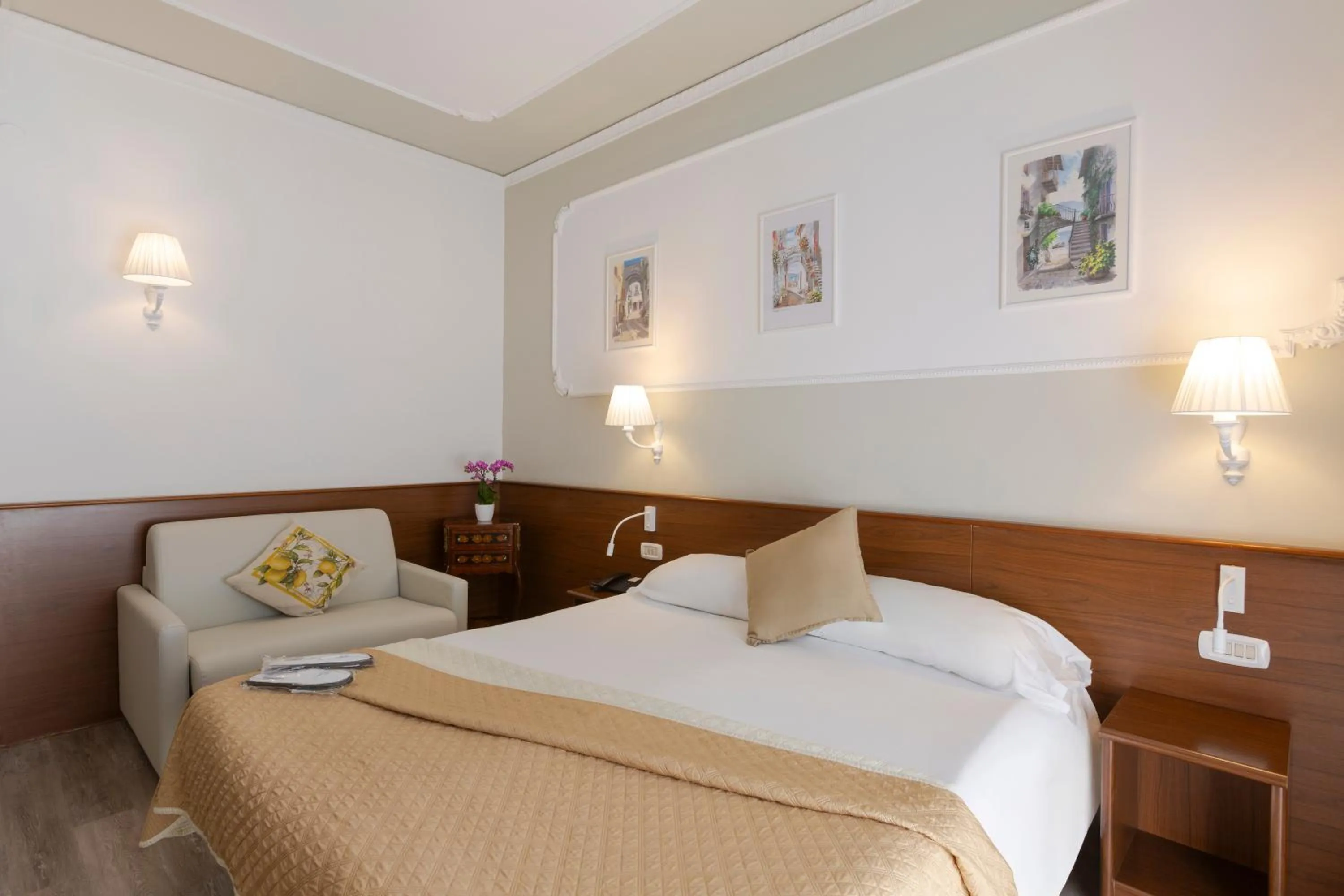 Bedroom, Bed in Hotel Central Wellness