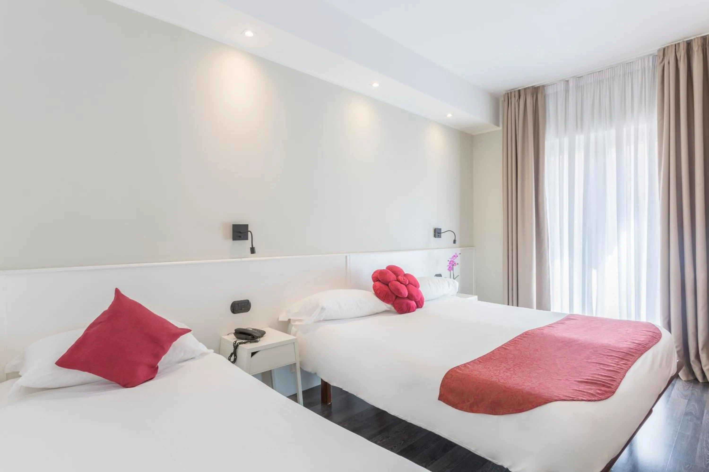 Bedroom, Bed in Hotel Central Wellness