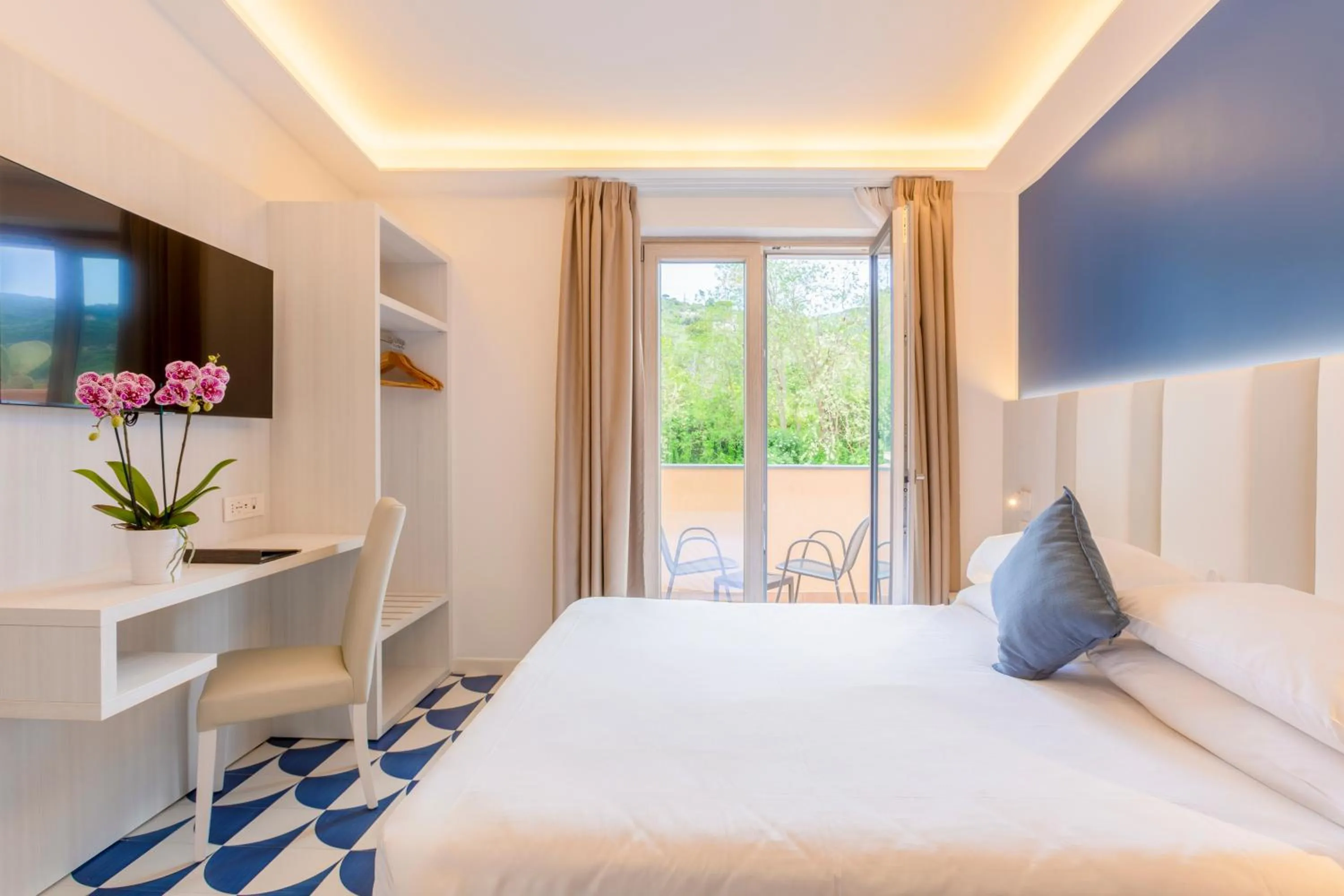 Bedroom, Bed in Hotel Central Wellness