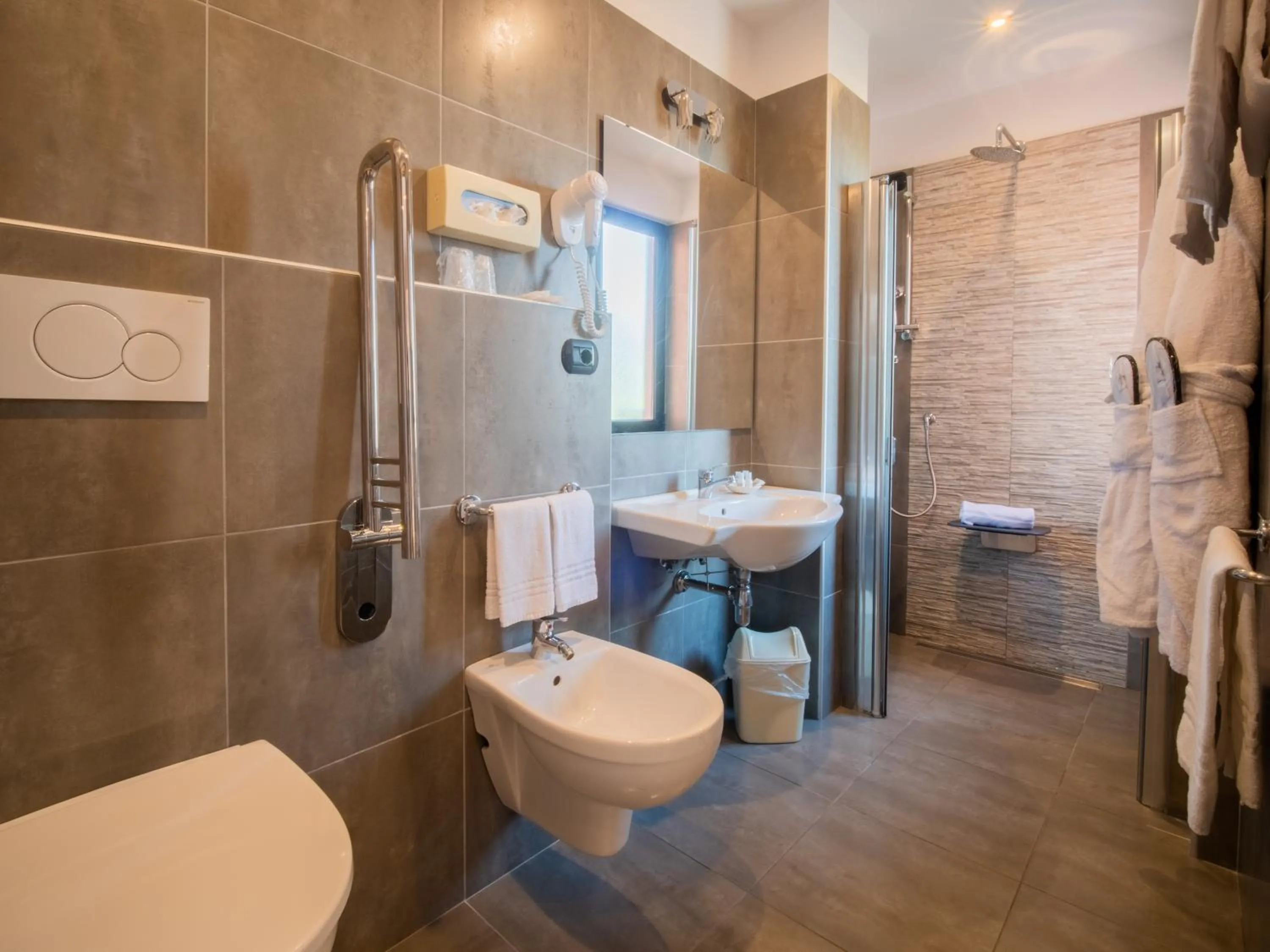 Bathroom in Hotel Central Wellness