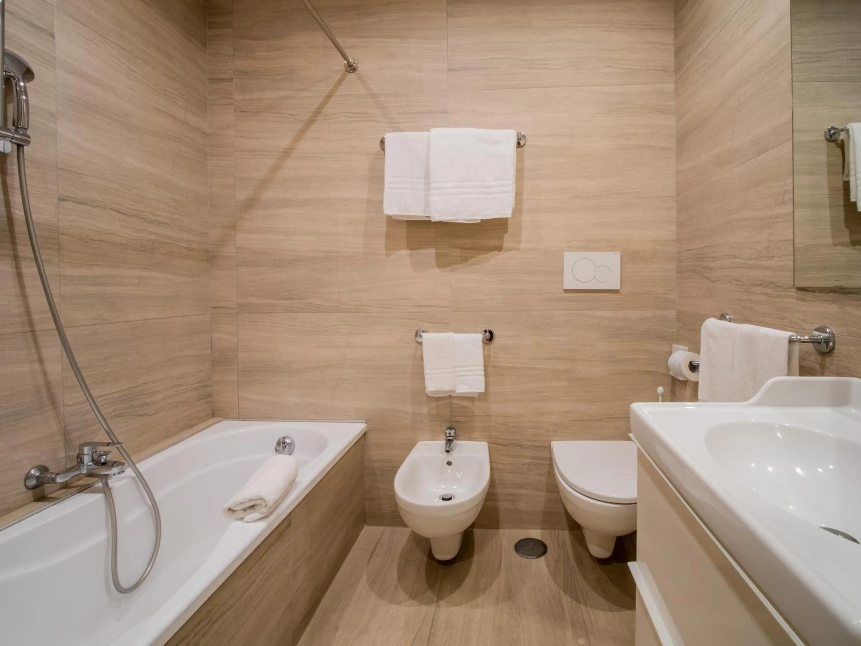 Triple Room in Hotel Central Wellness