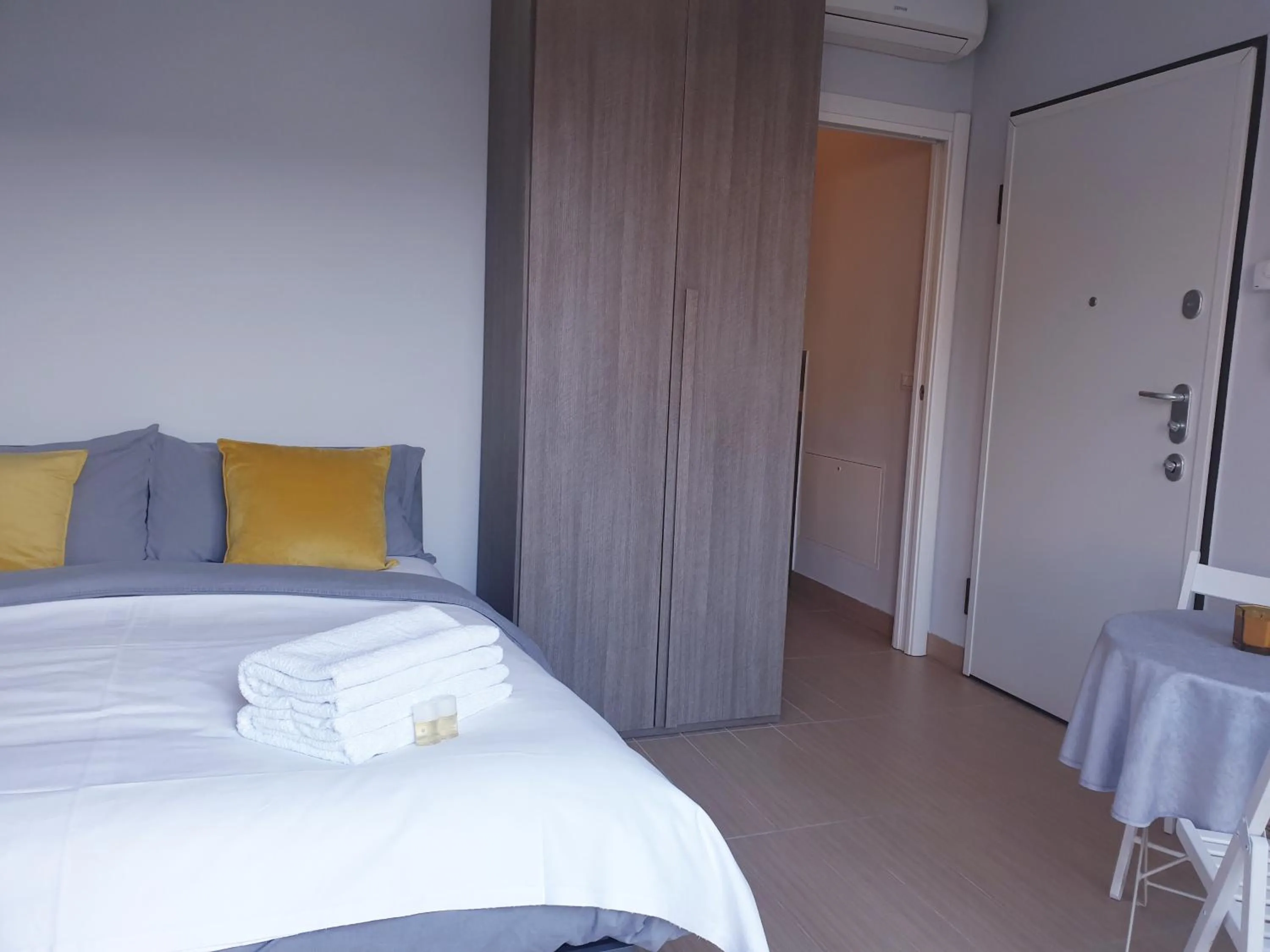 Bed in Michelangelo Apartments con parcheggio gratuito in loco e self check in