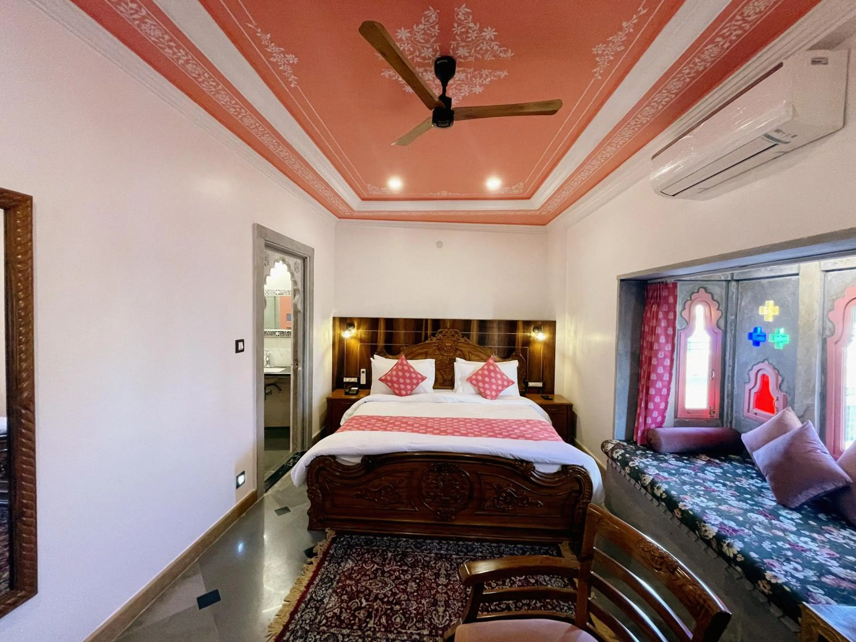 Bed in AAJ HAVELI - Pichola Lake Facing Hotel