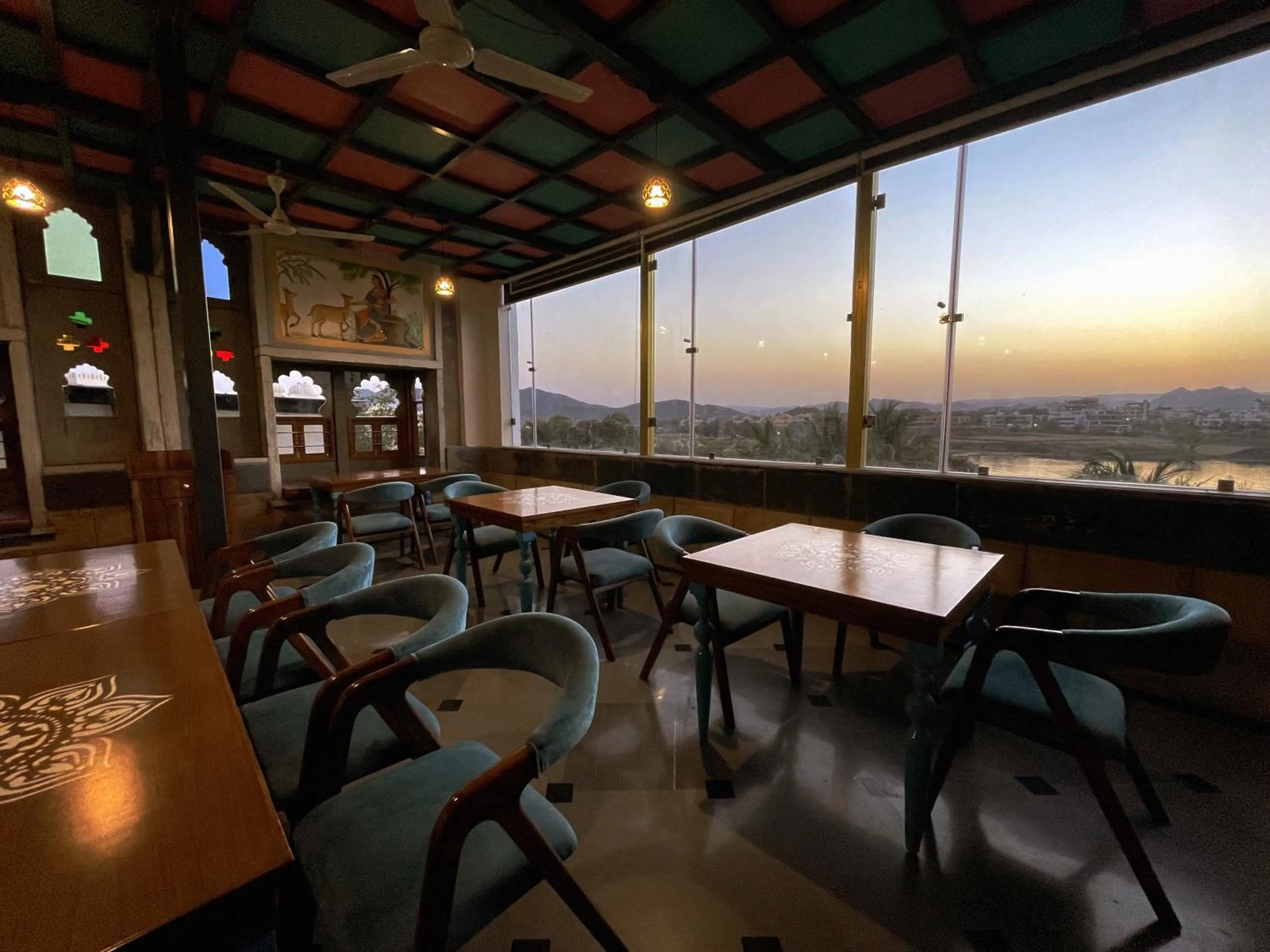 Restaurant/places to eat in AAJ HAVELI - Pichola Lake Facing Hotel