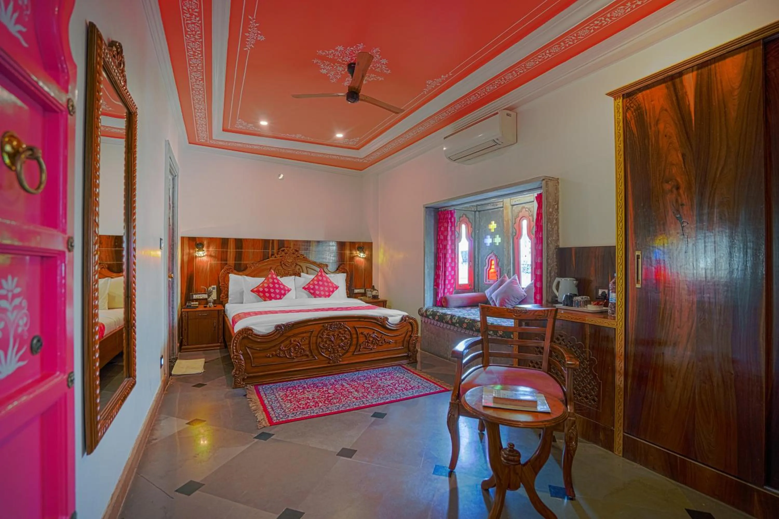Bed in AAJ HAVELI - Pichola Lake Facing Hotel