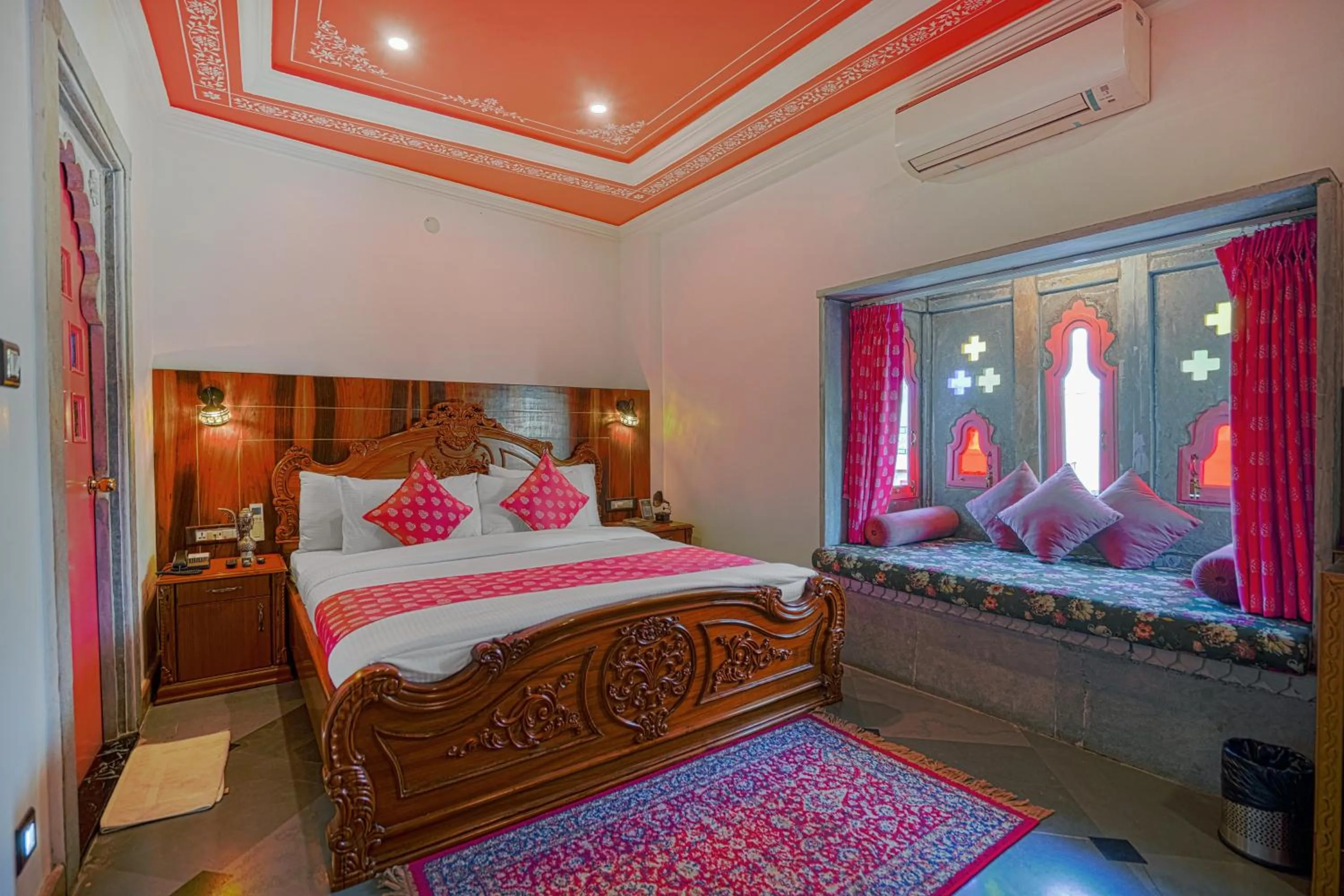 Bed in AAJ HAVELI - Pichola Lake Facing Hotel