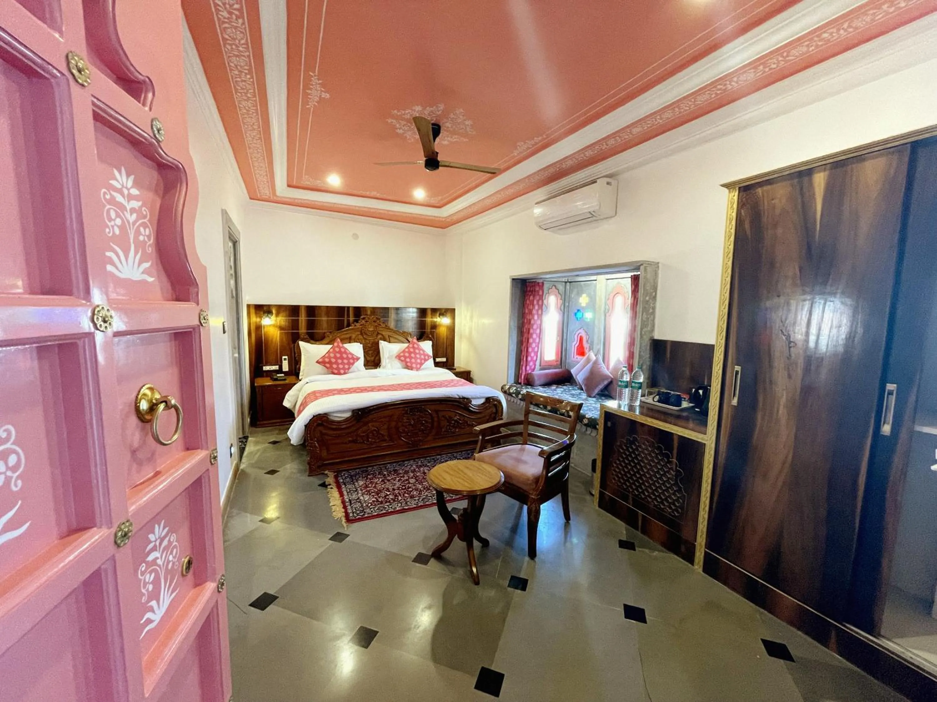 Photo of the whole room, Bed in AAJ HAVELI - Pichola Lake Facing Hotel