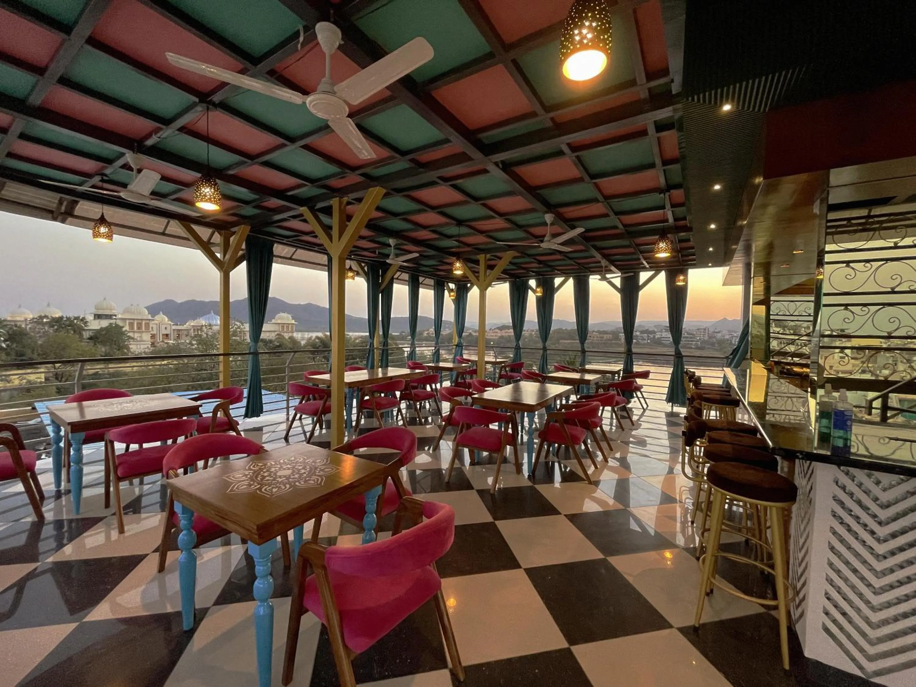 Restaurant/places to eat in AAJ HAVELI - Pichola Lake Facing Hotel