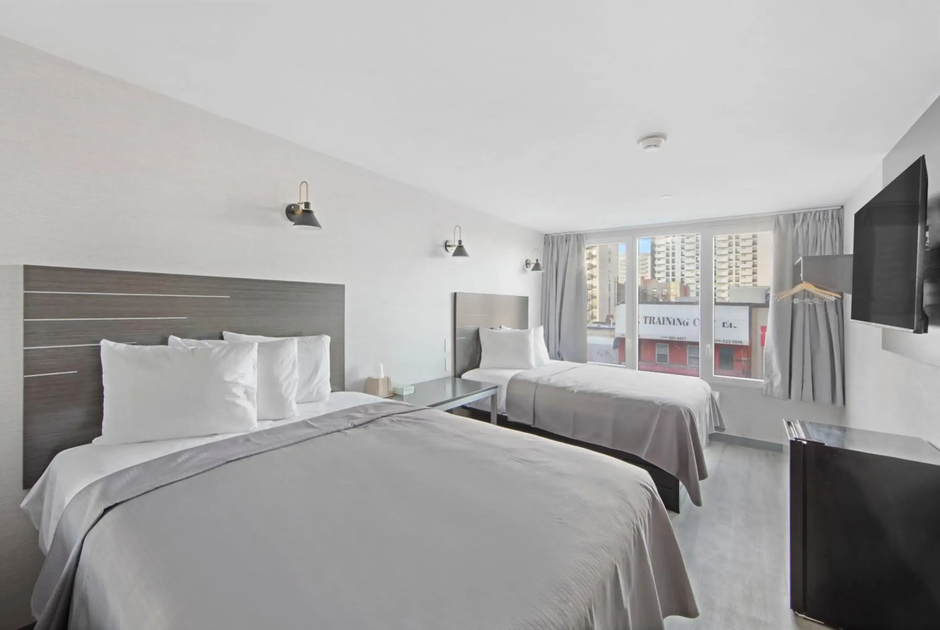 Superior Queen Room in Hotel TREMONT Bronx Yankee Stadium Superior Queen Room in Hotel TREMONT Bronx Yankee Stadium