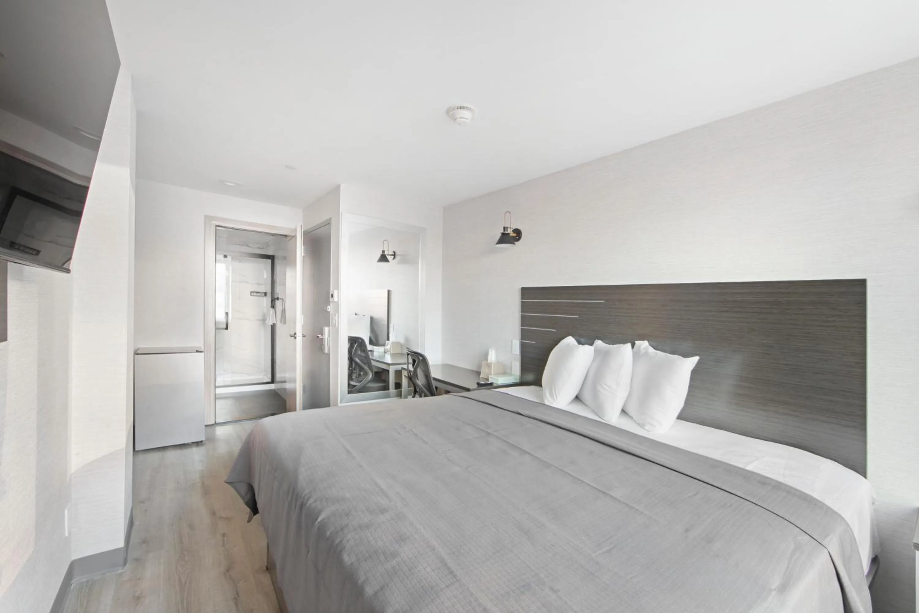 Bed in Hotel TREMONT Bronx Yankee Stadium