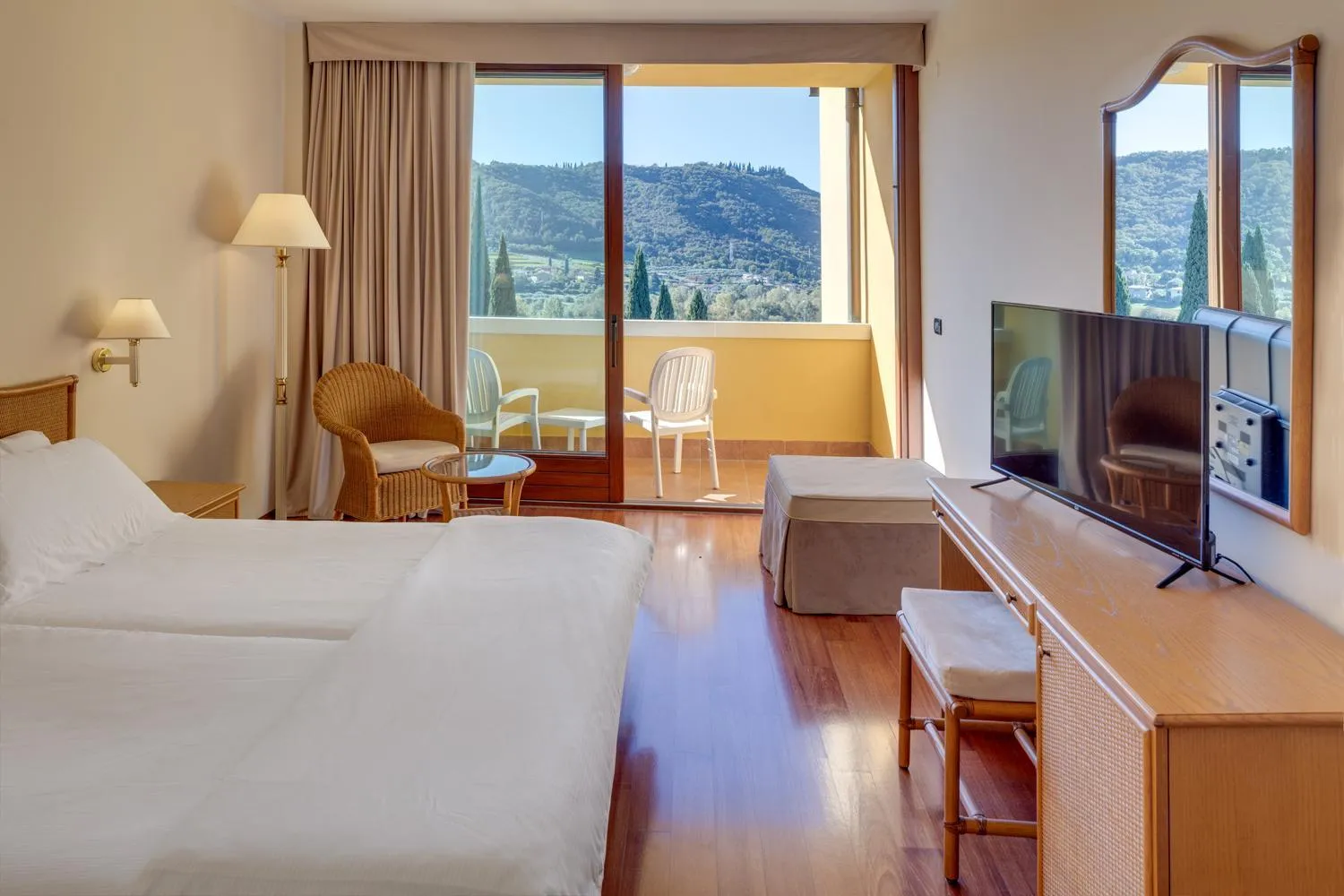 Balcony/Terrace, Bed in Poiano Garda Resort Hotel