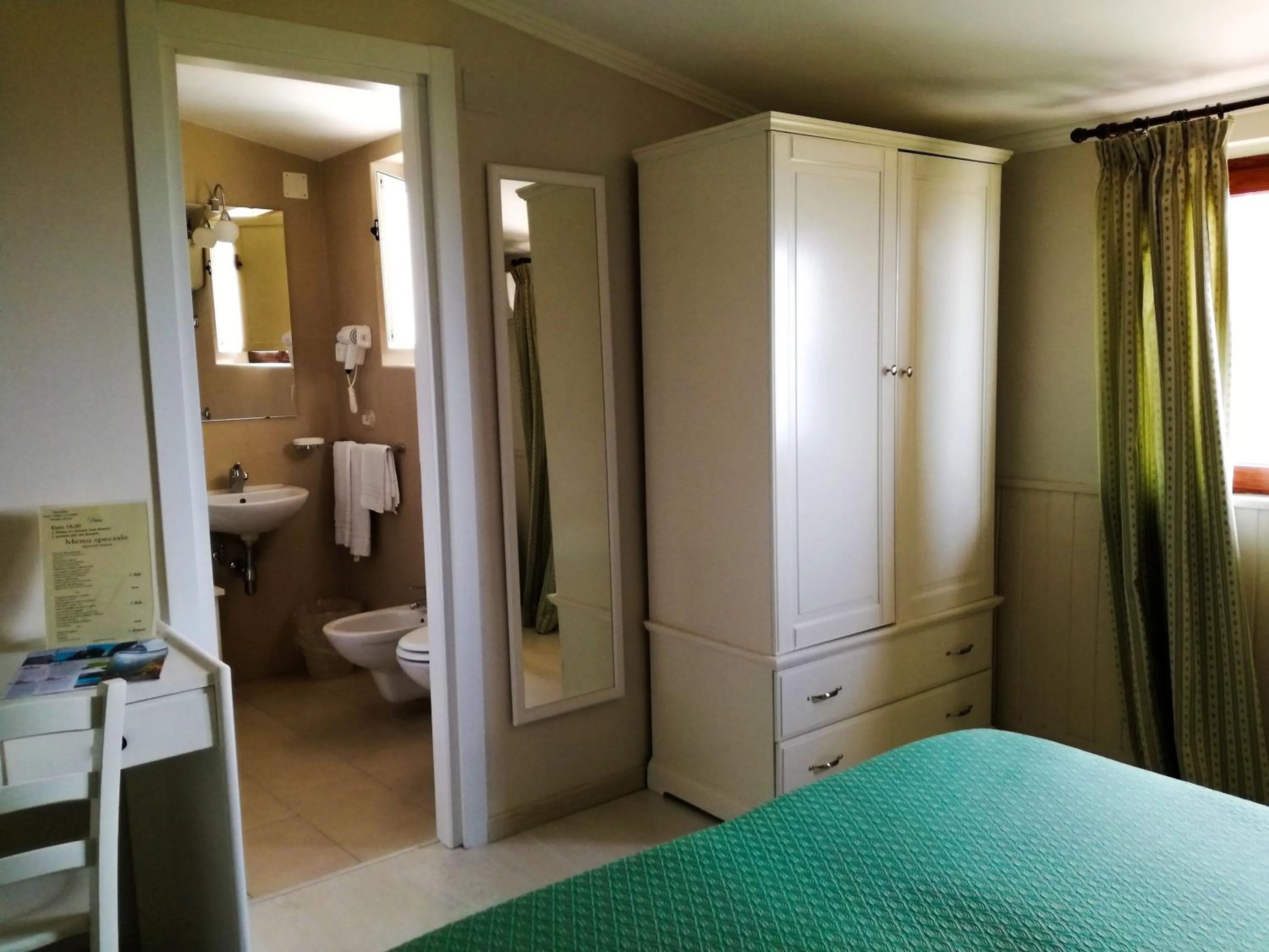 Bathroom, Bed in Hotel Villa Fiorita