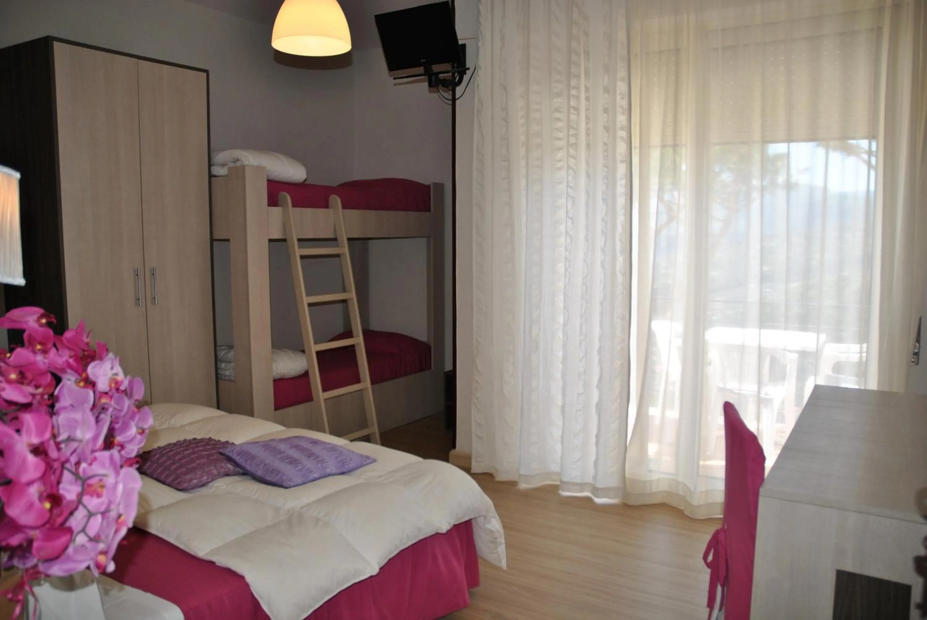 bunk bed, Bed in Hotel Villa Fiorita