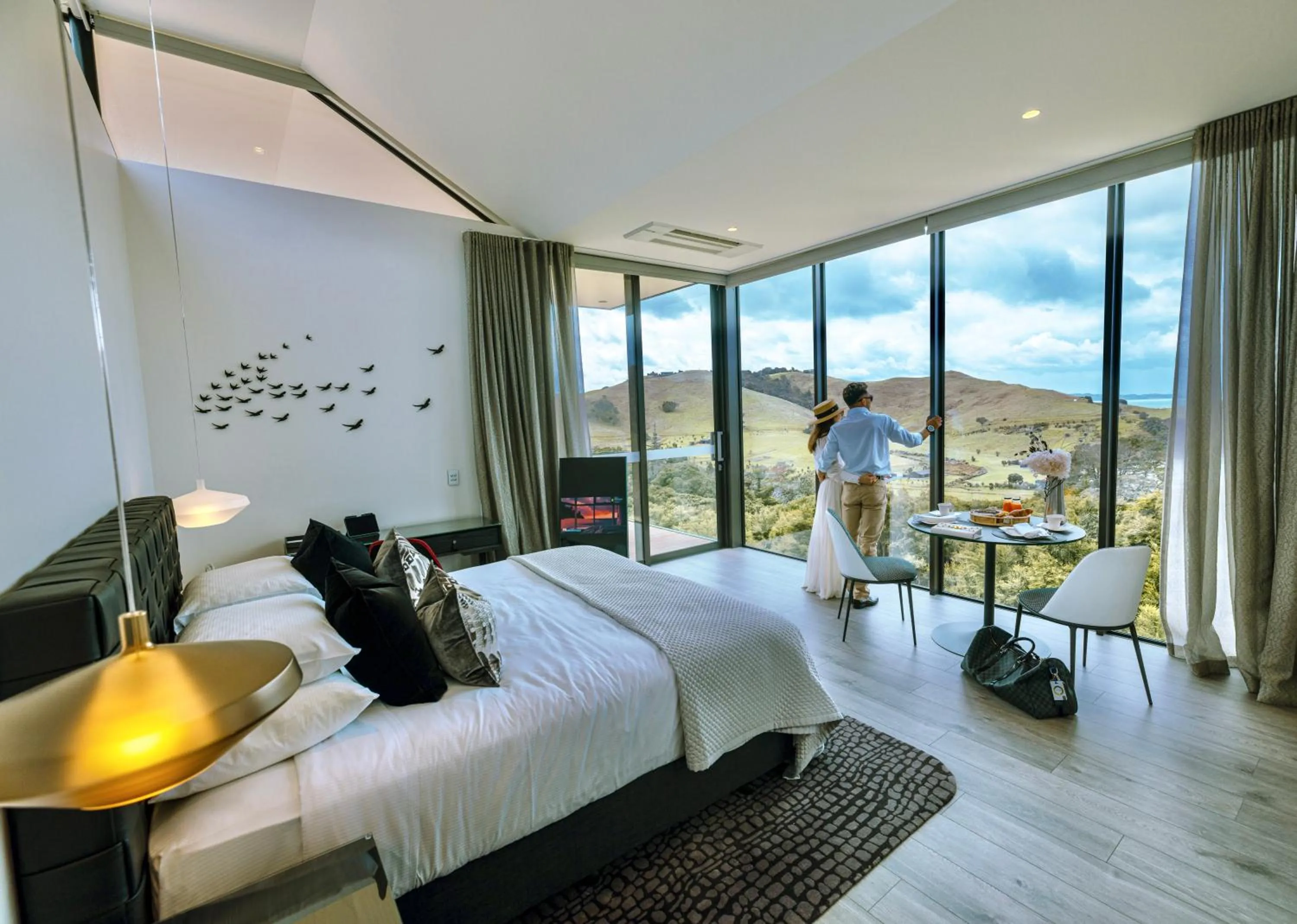 Photo of the whole room, Bed in Omana