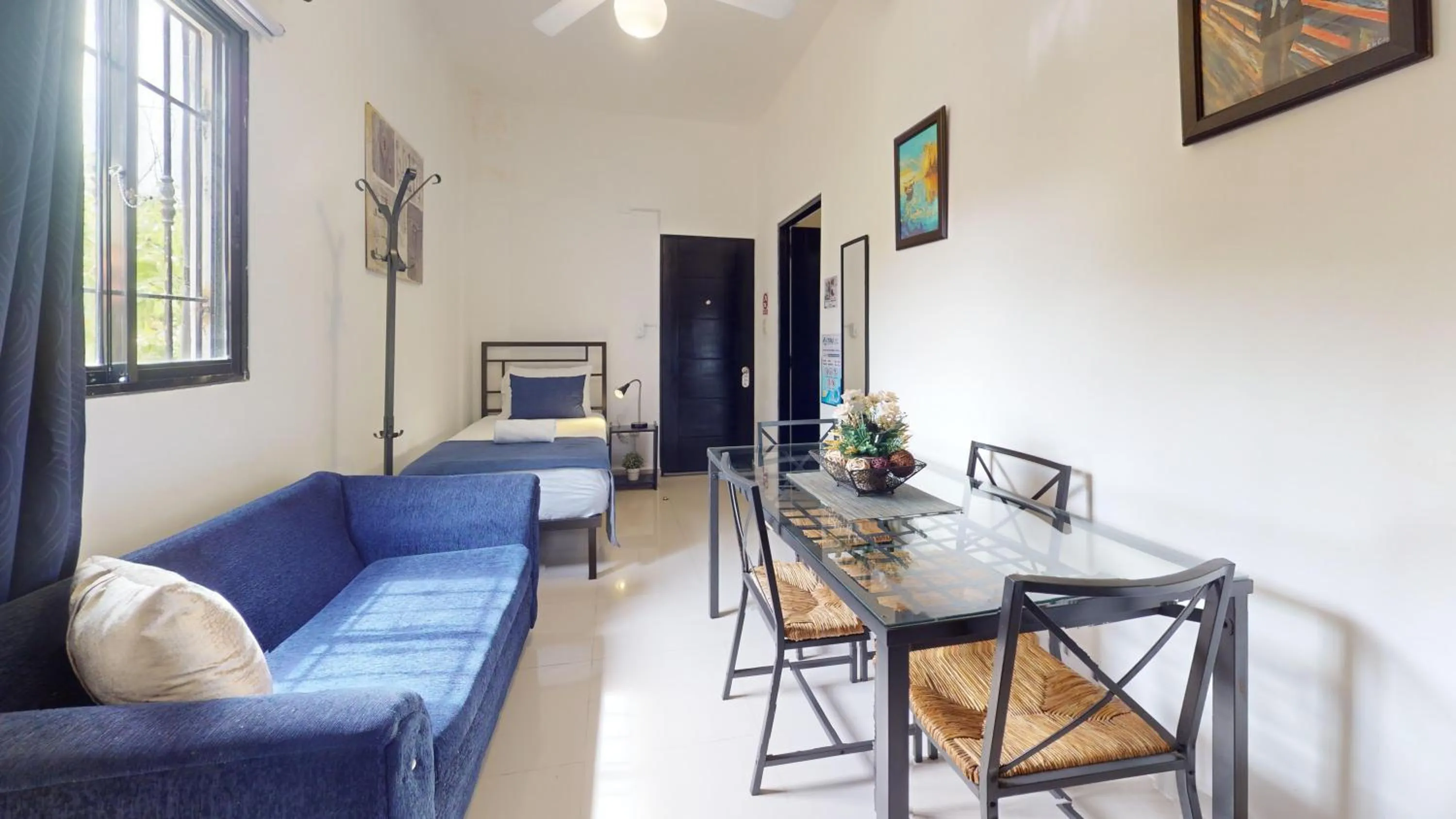 Dining area in Hotel Tau Art Residence