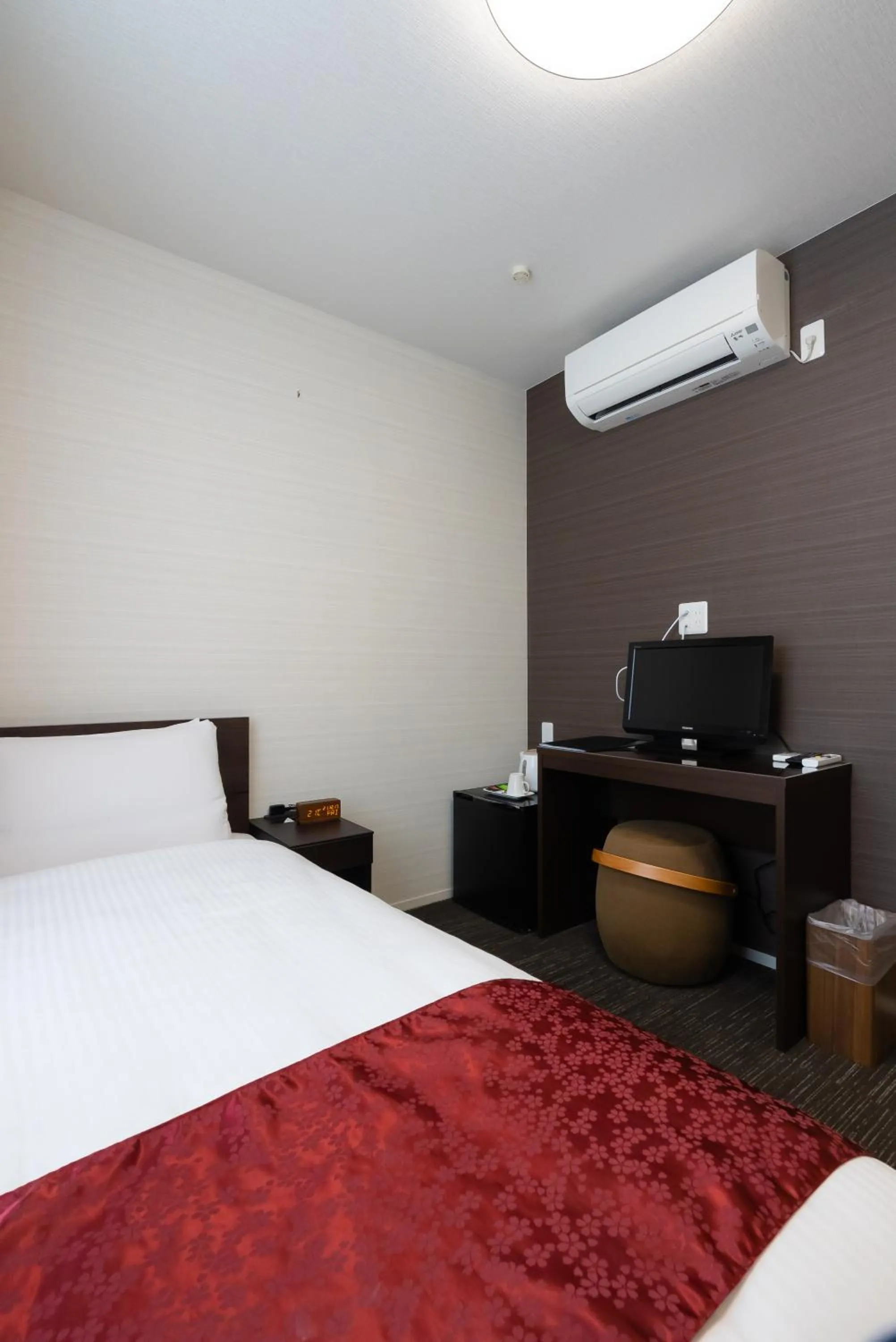 Bed in Kyoto inn Mio