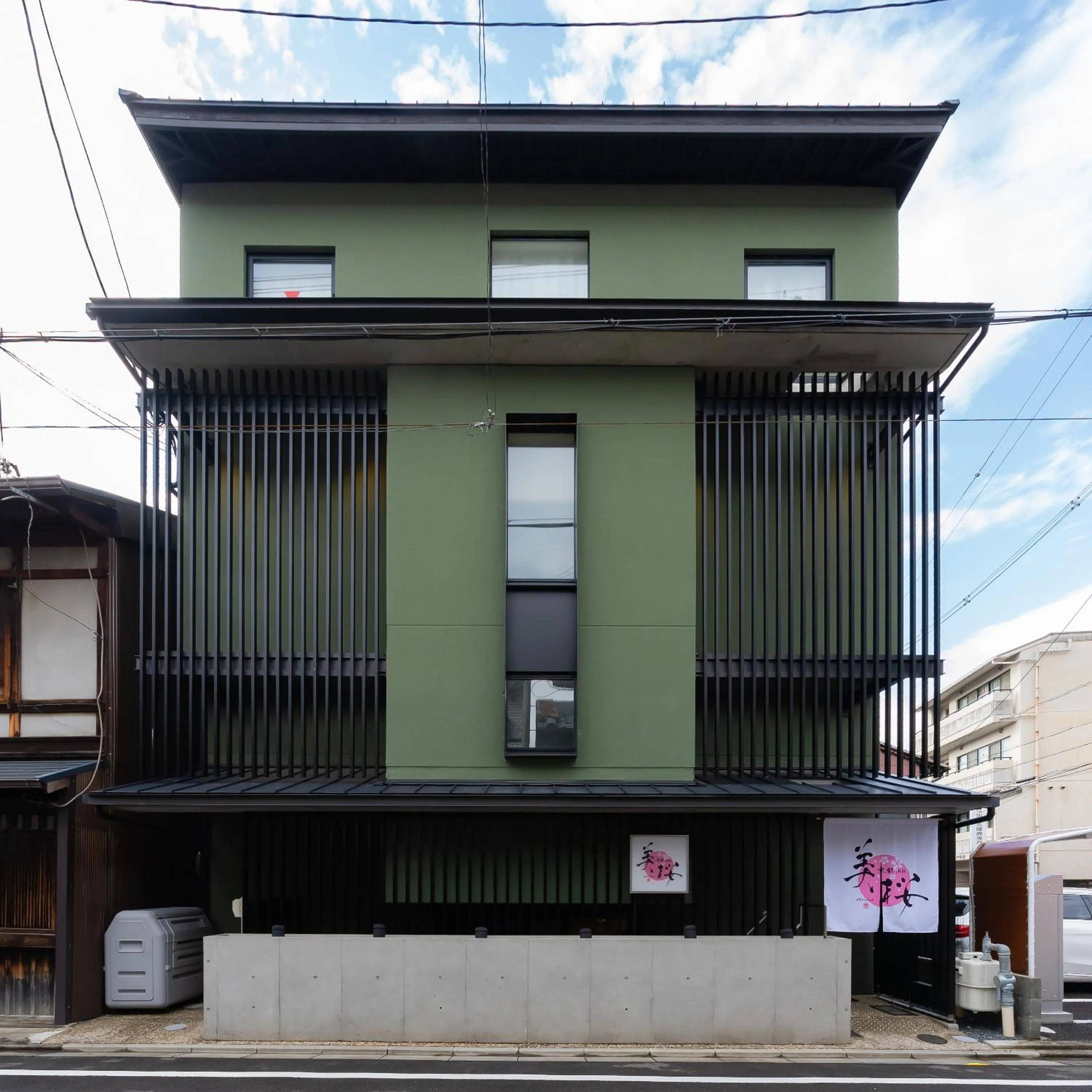 Facade/entrance in Kyoto inn Mio