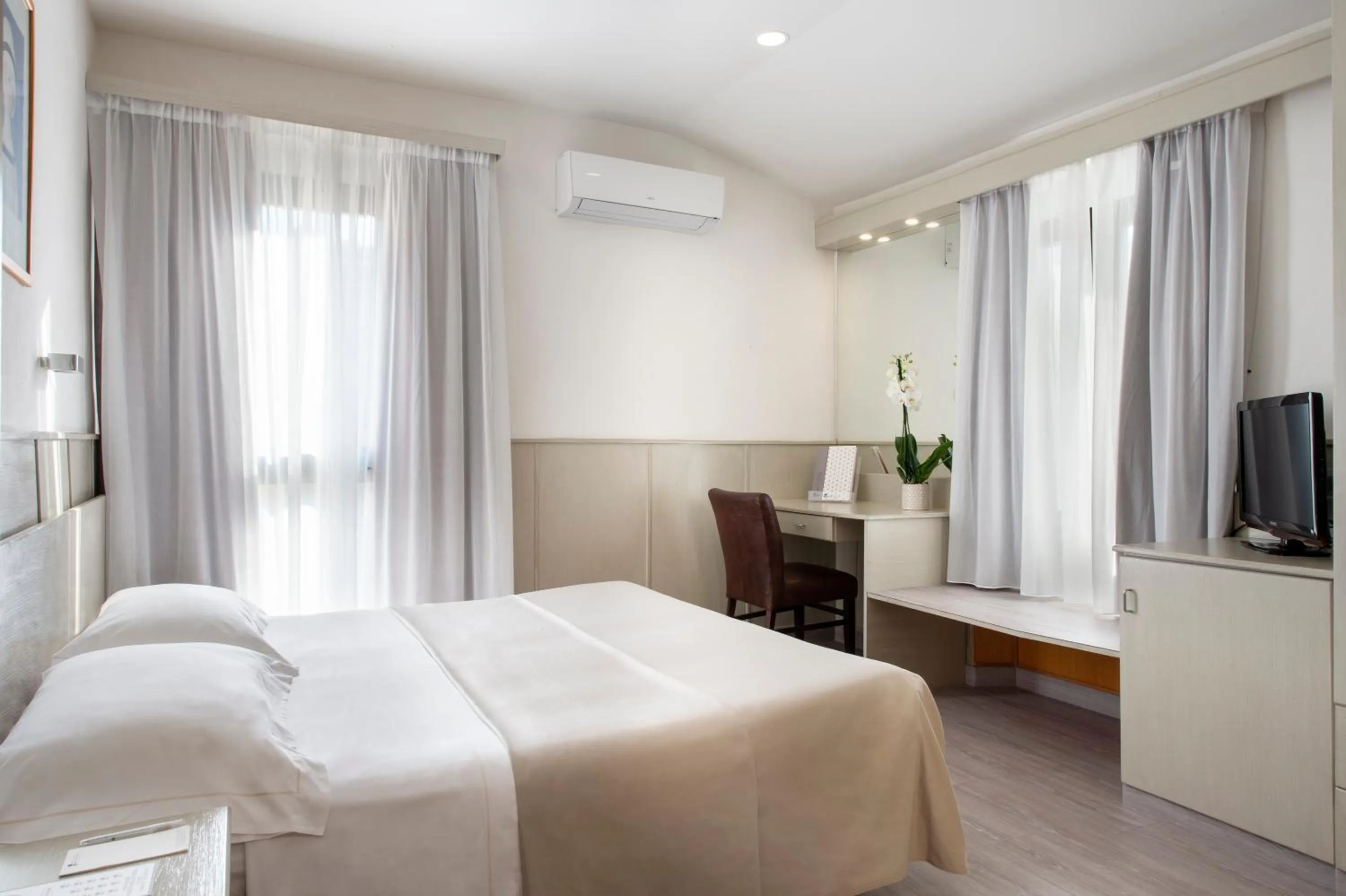 Bedroom, Bed in Hotel Grifone Firenze - Meetings & Spa