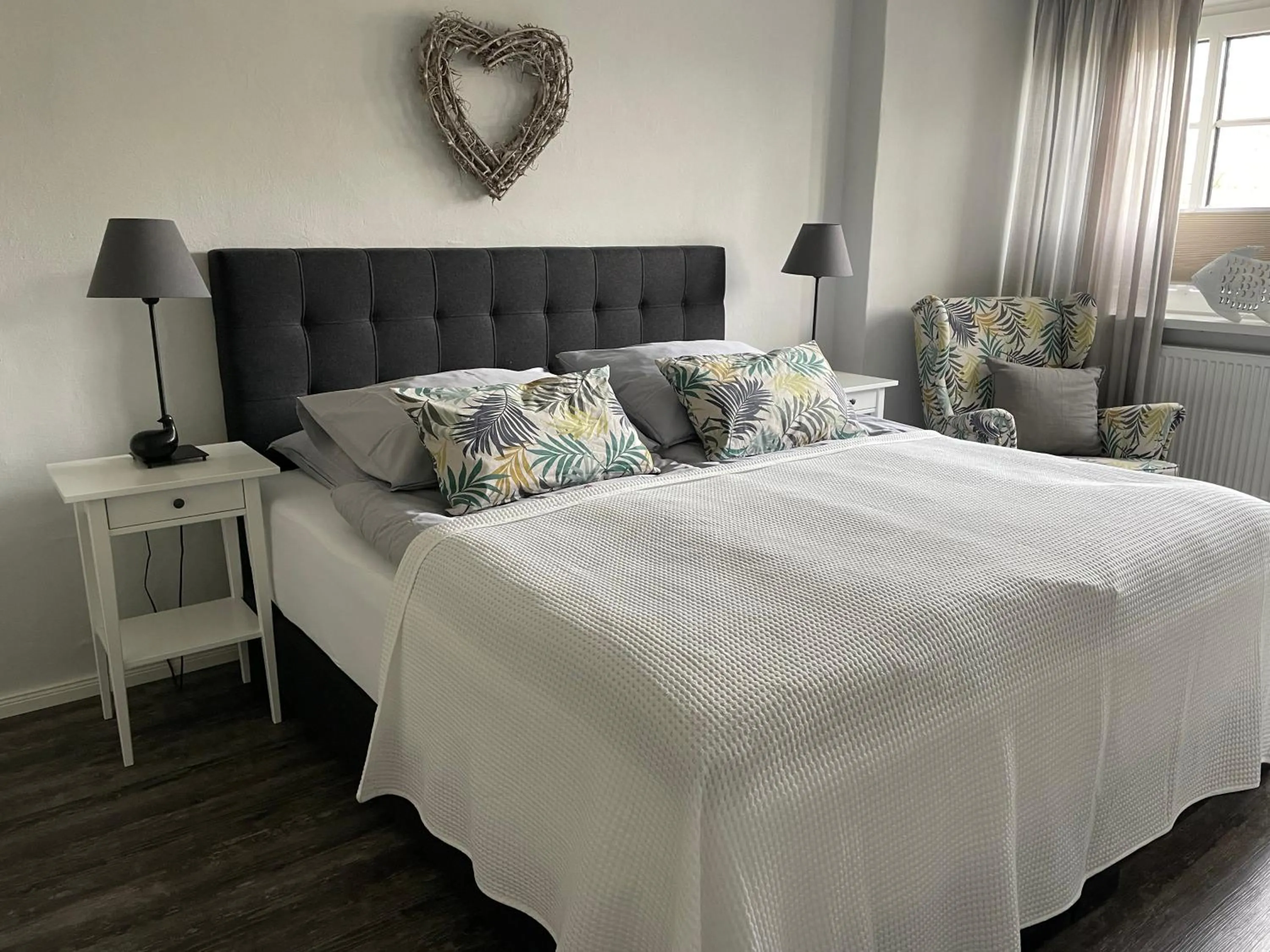 Bedroom, Bed in Friesen-Lodge Ferienwohnungen