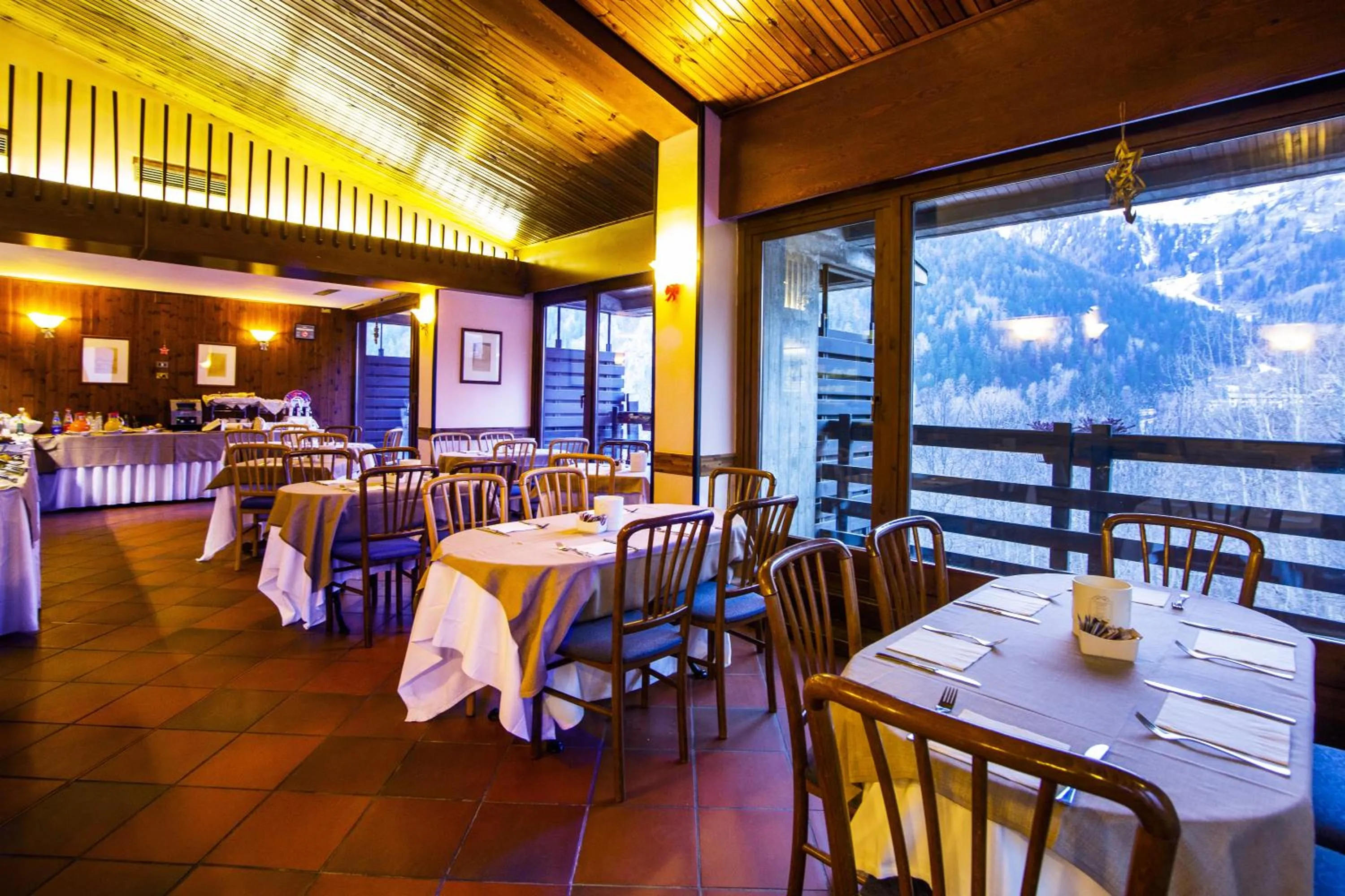 Restaurant/places to eat in Hotel Les Jumeaux Courmayeur