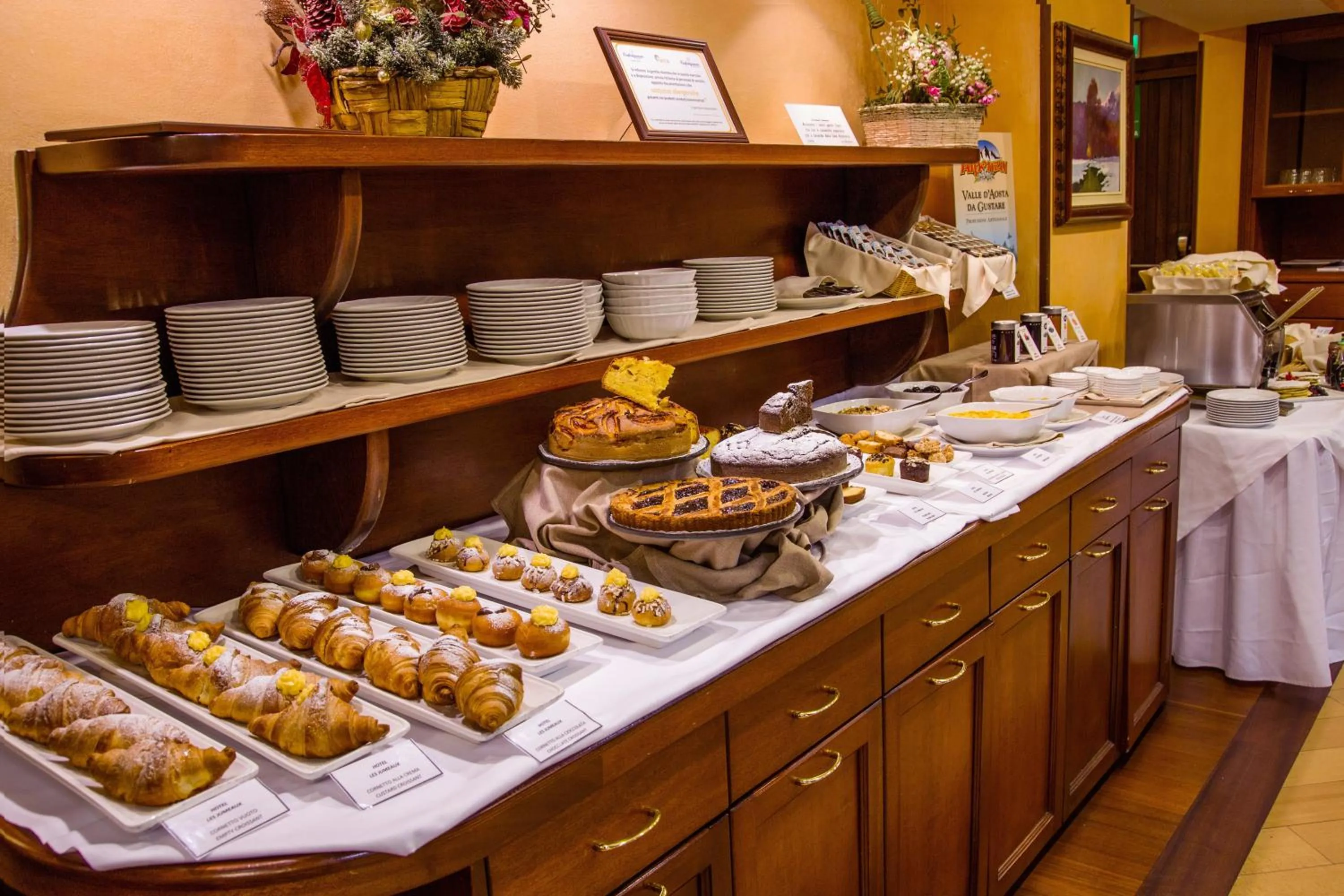 Breakfast in Hotel Les Jumeaux Courmayeur