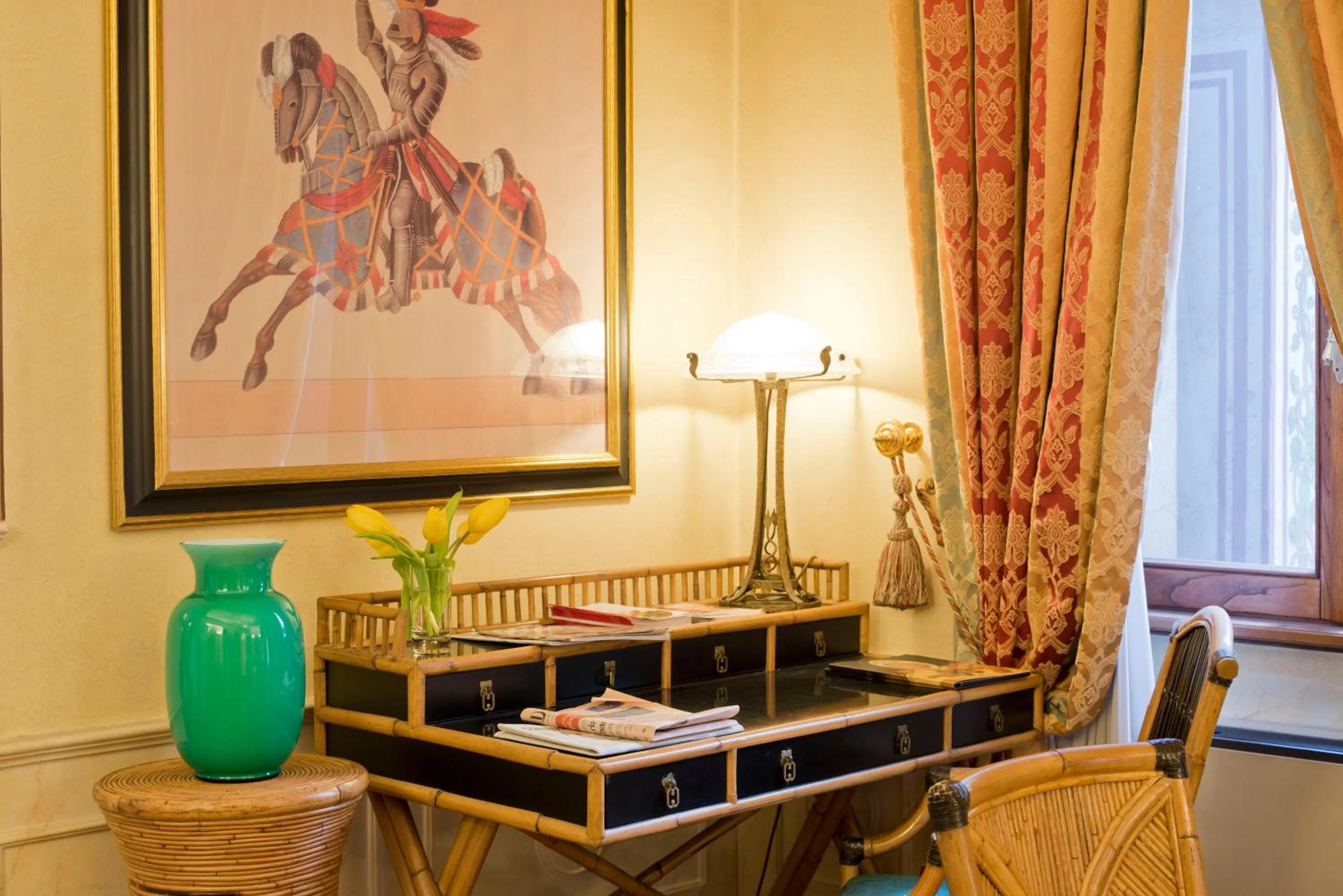 Communal lounge/ TV room in Hotel Milano Regency