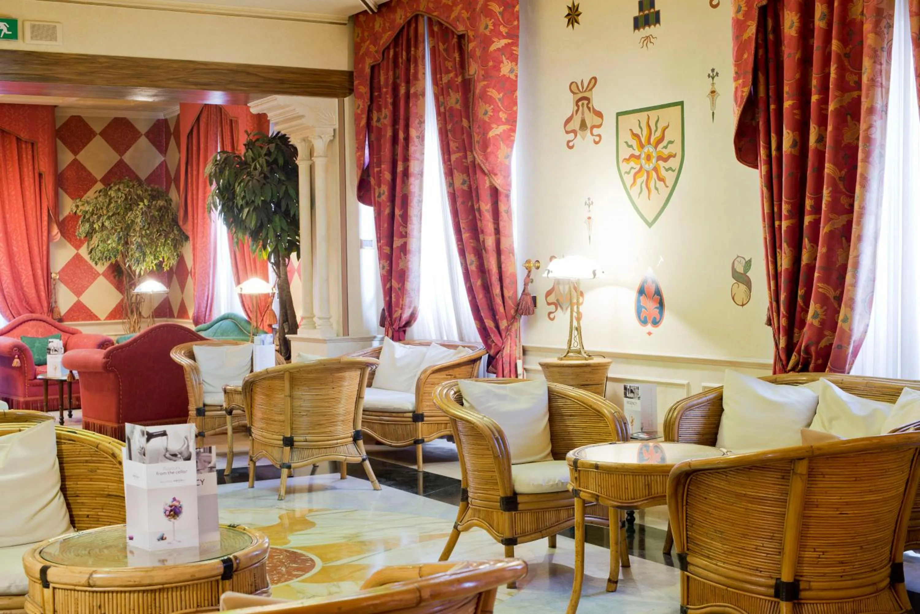 Communal lounge/ TV room in Hotel Milano Regency