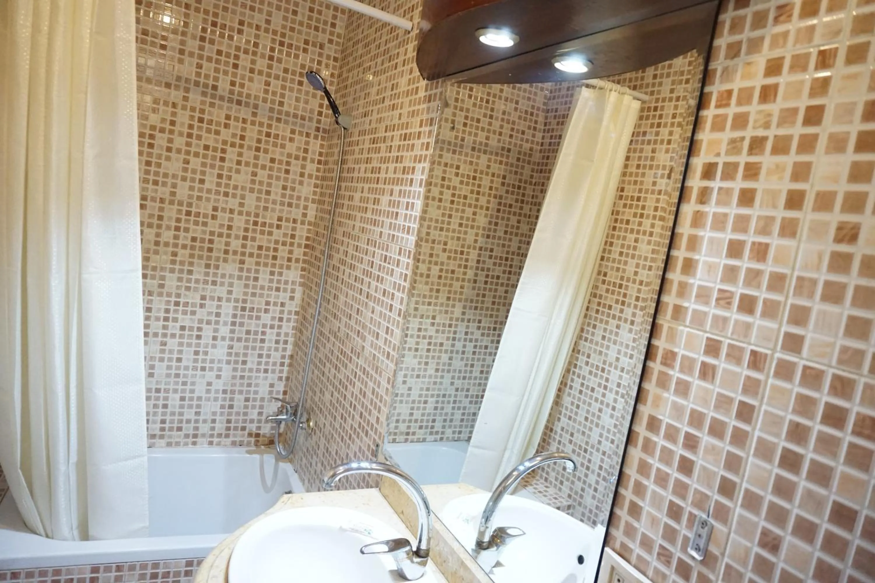 Shower in New Saint Catherine Hotel