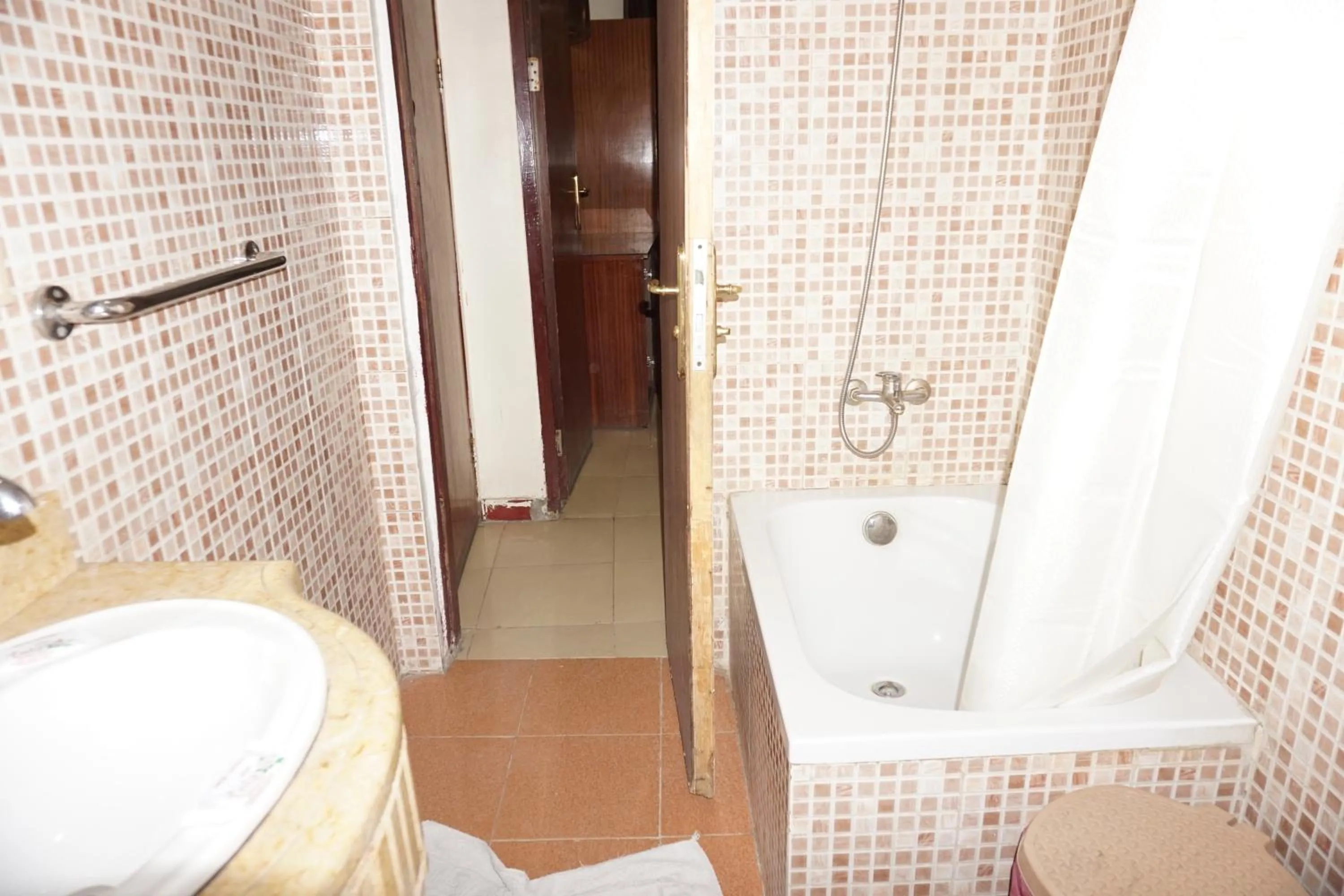 Shower in New Saint Catherine Hotel