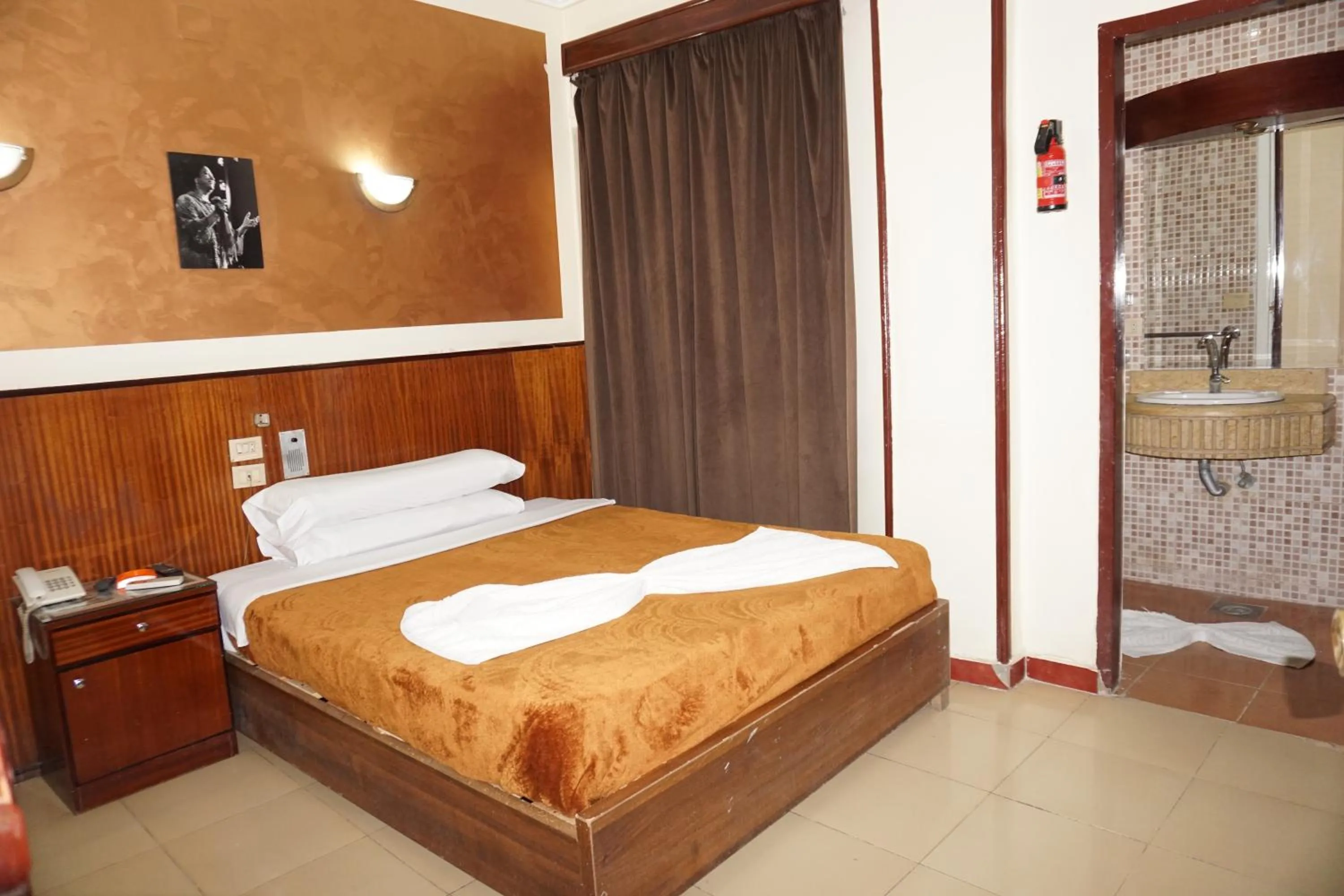 Bedroom, Bed in New Saint Catherine Hotel