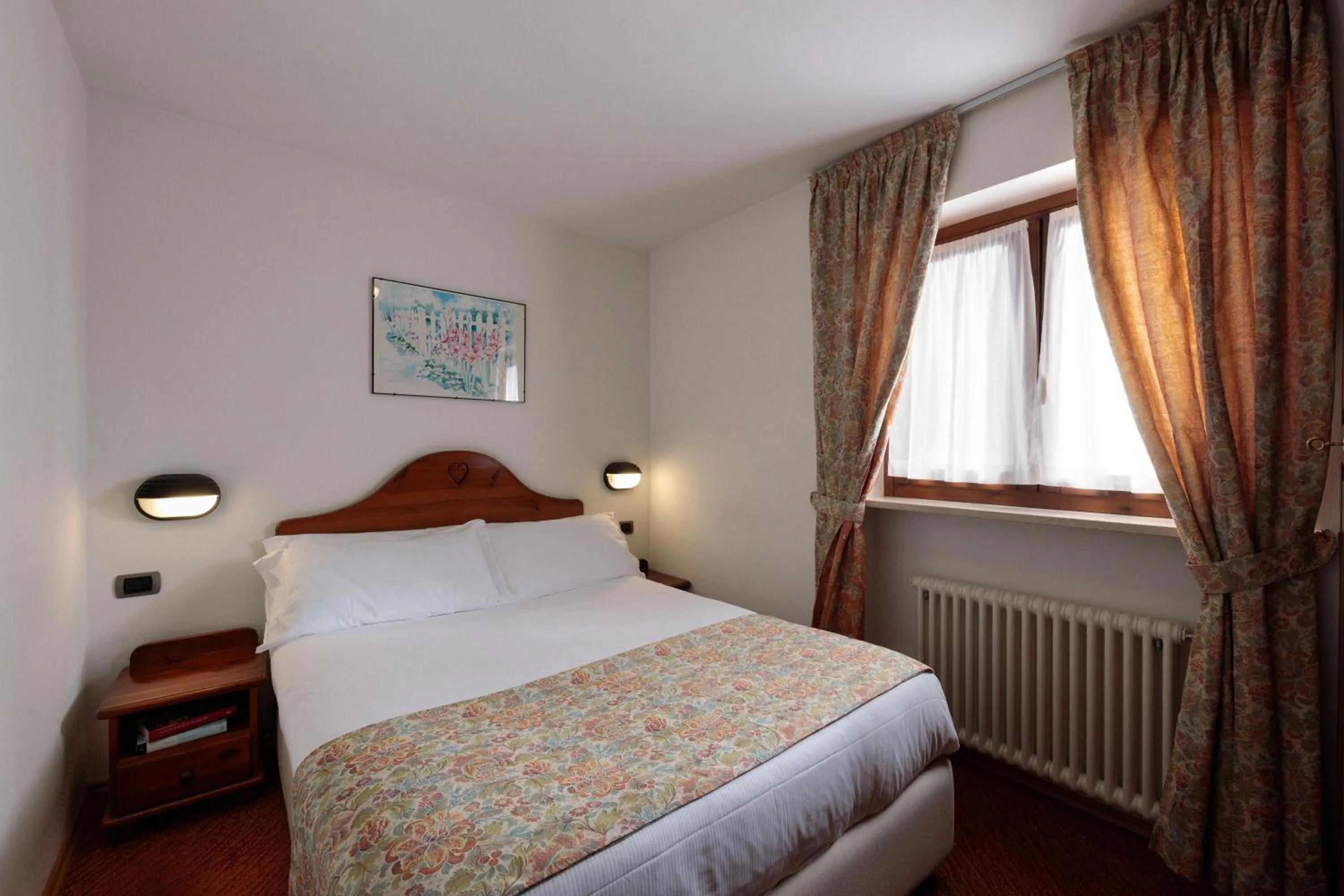 Photo of the whole room, Bed in Hotel Miramonti Corvara