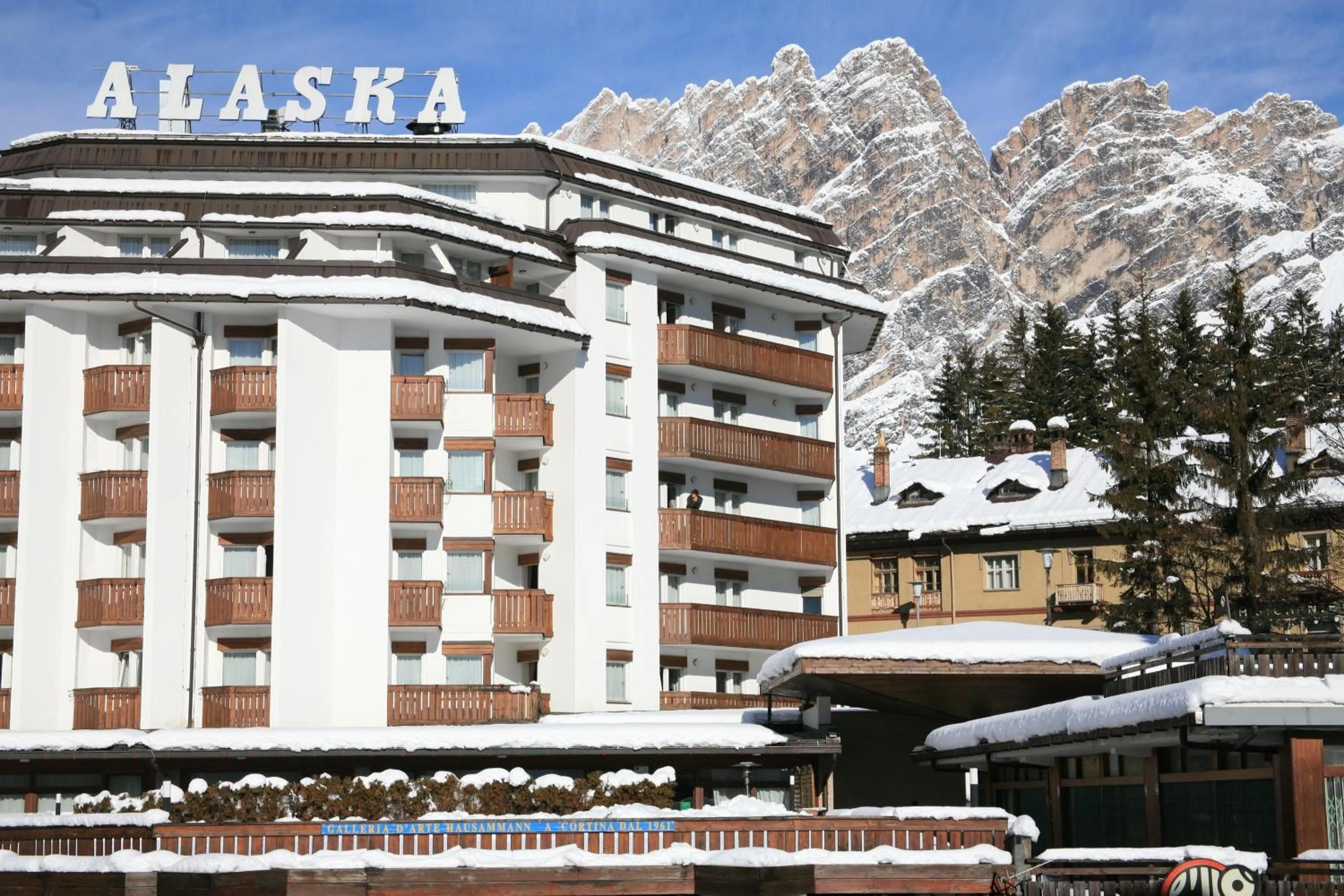 Property building in Hotel Alaska Cortina
