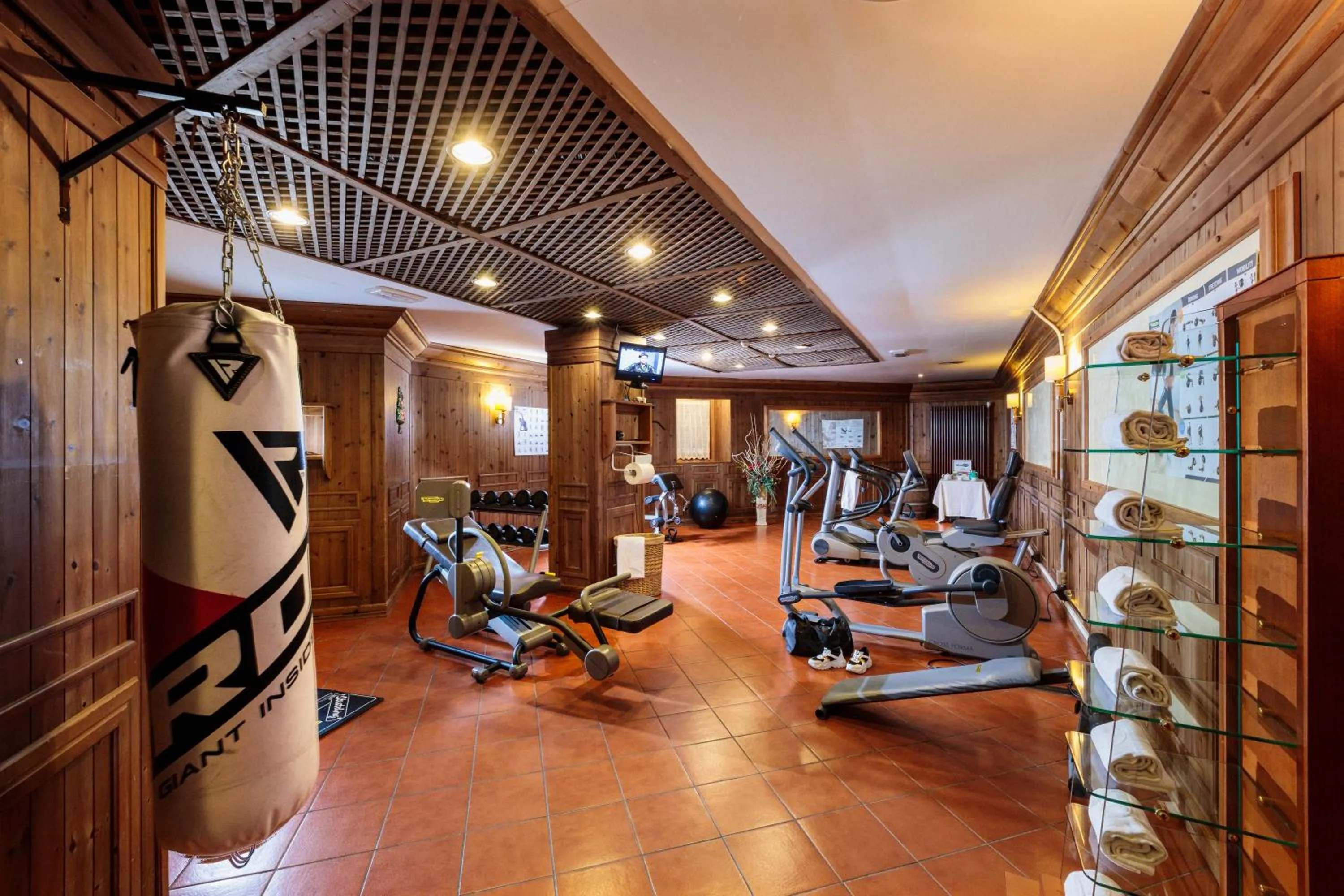 Fitness centre/facilities in Hotel Alaska Cortina
