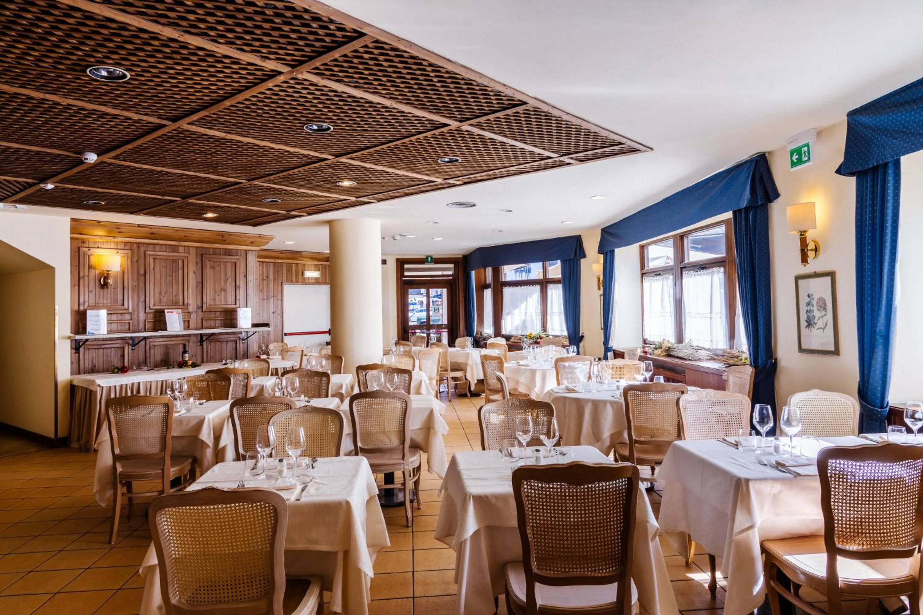 Restaurant/places to eat in Hotel Alaska Cortina