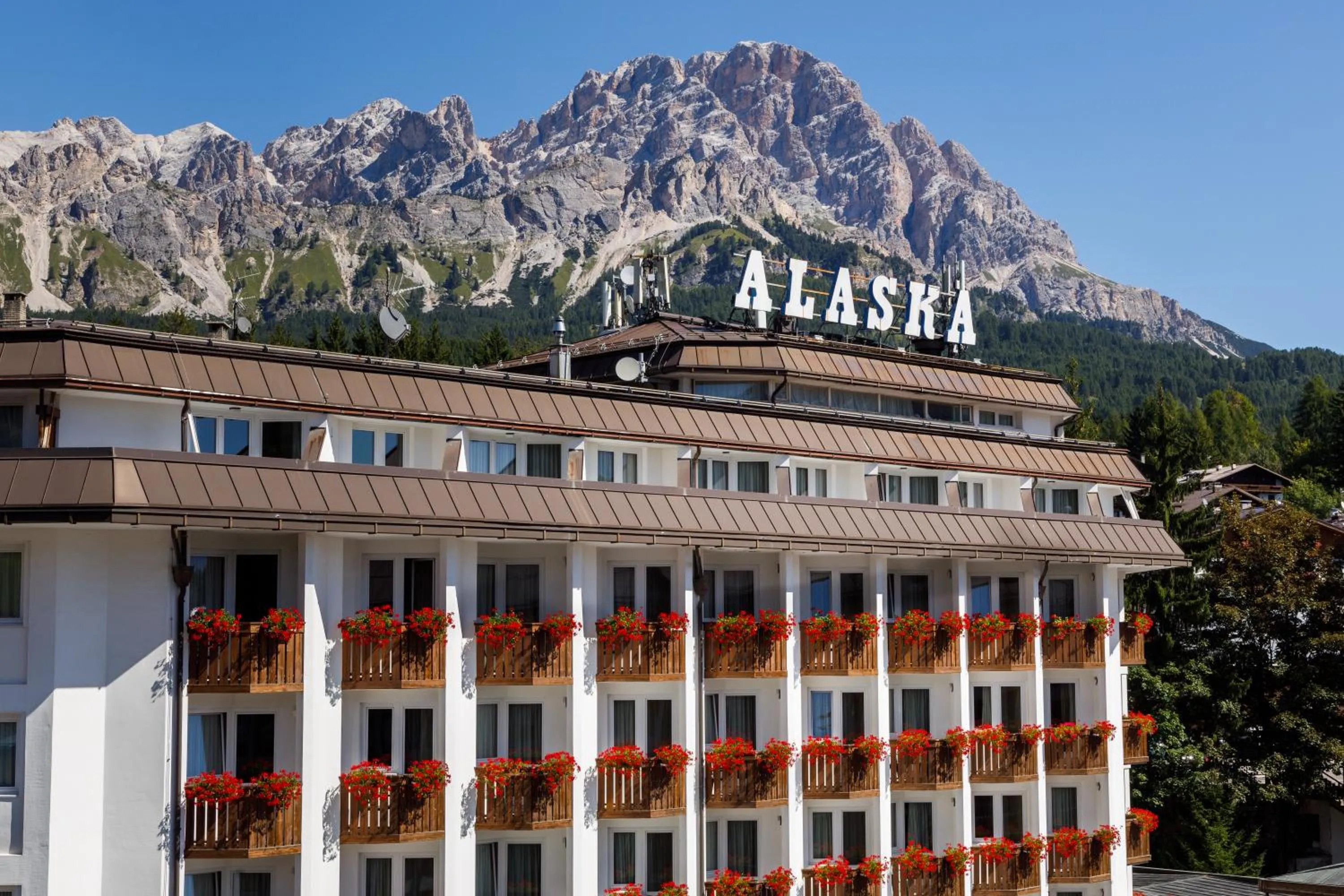 Property building in Hotel Alaska Cortina