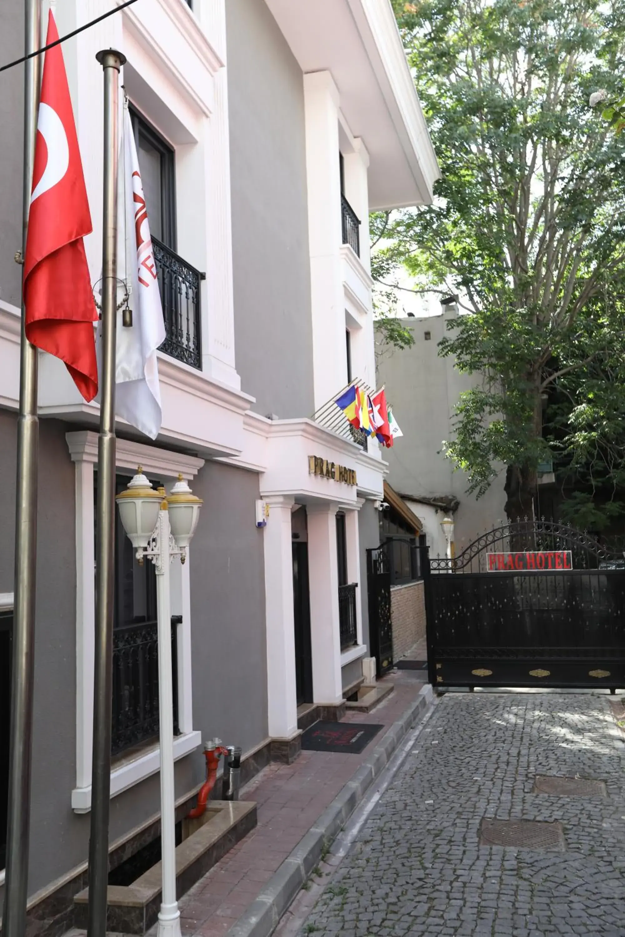 PRAG HOTEL PRAG HOTEL