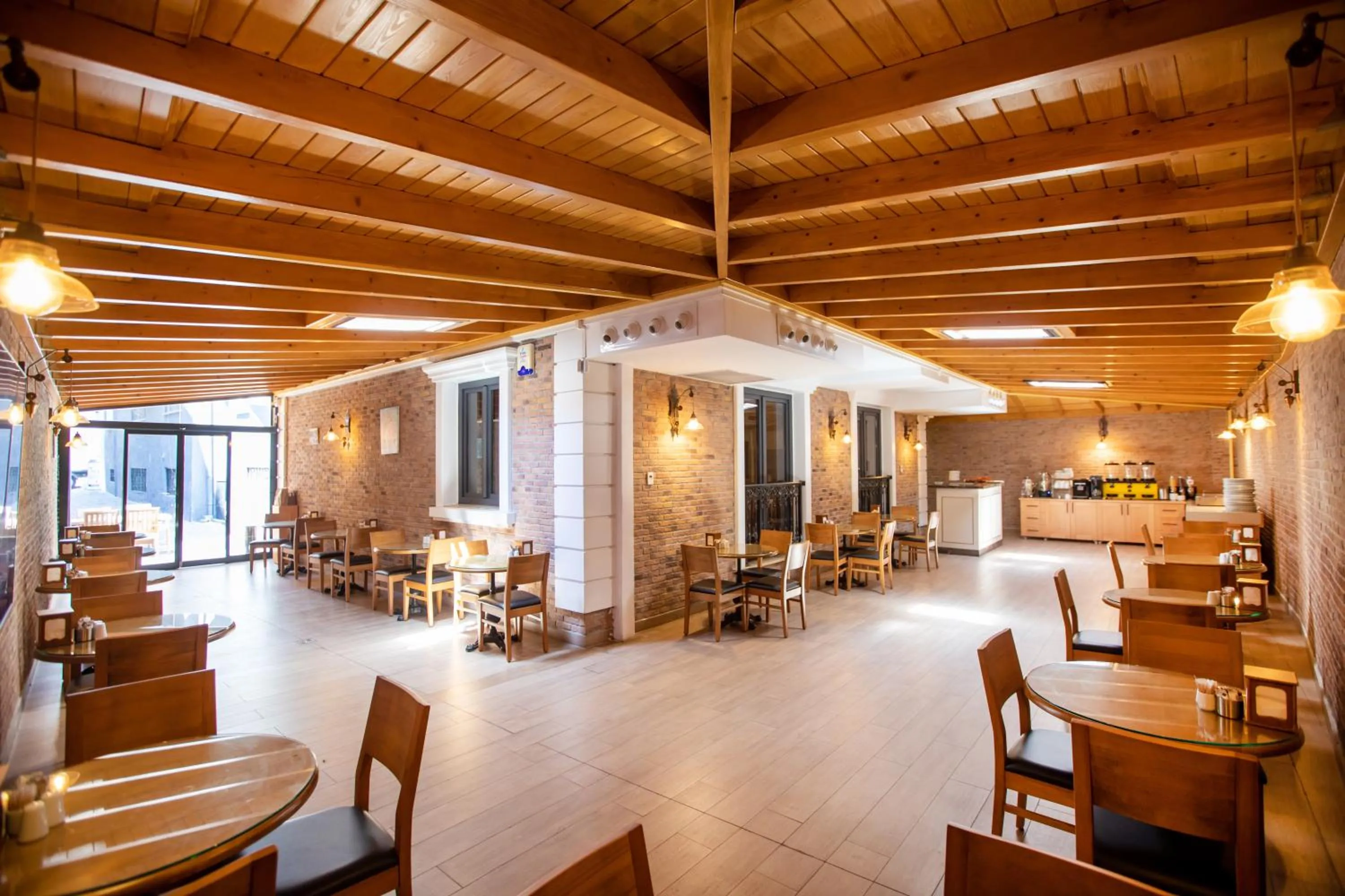 Restaurant/places to eat in PRAG HOTEL