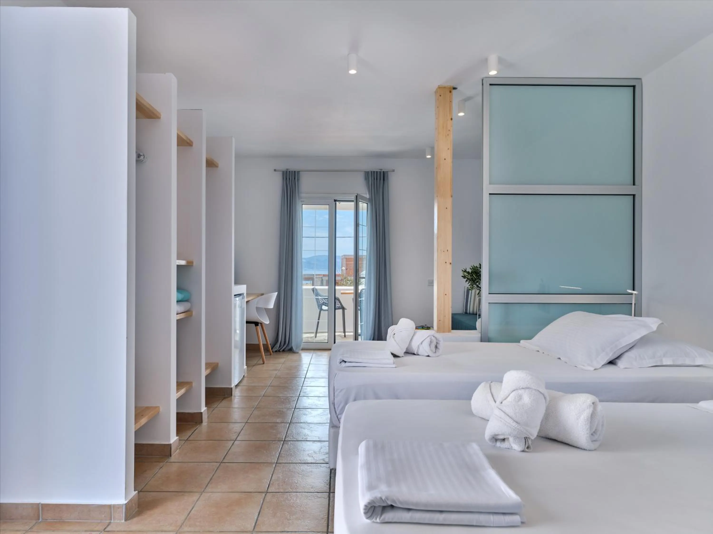 Photo of the whole room, Bed in Fyrogenis palace