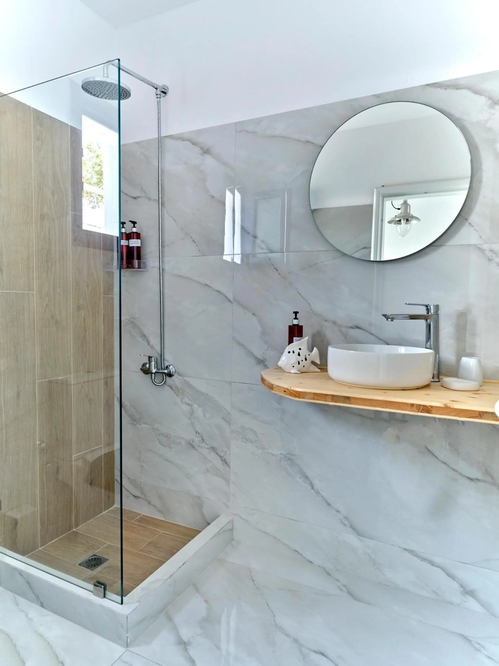 Shower in Fyrogenis palace