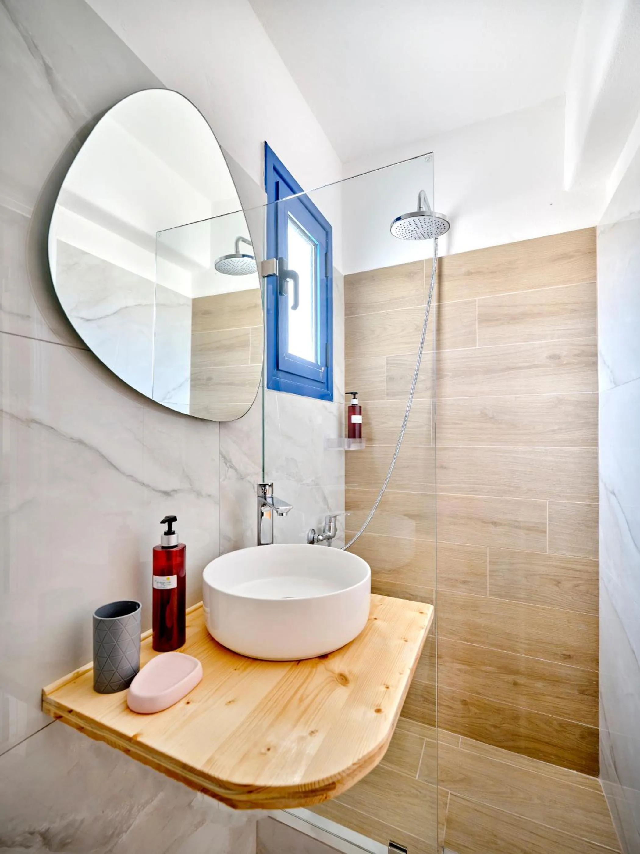 Shower in Fyrogenis palace